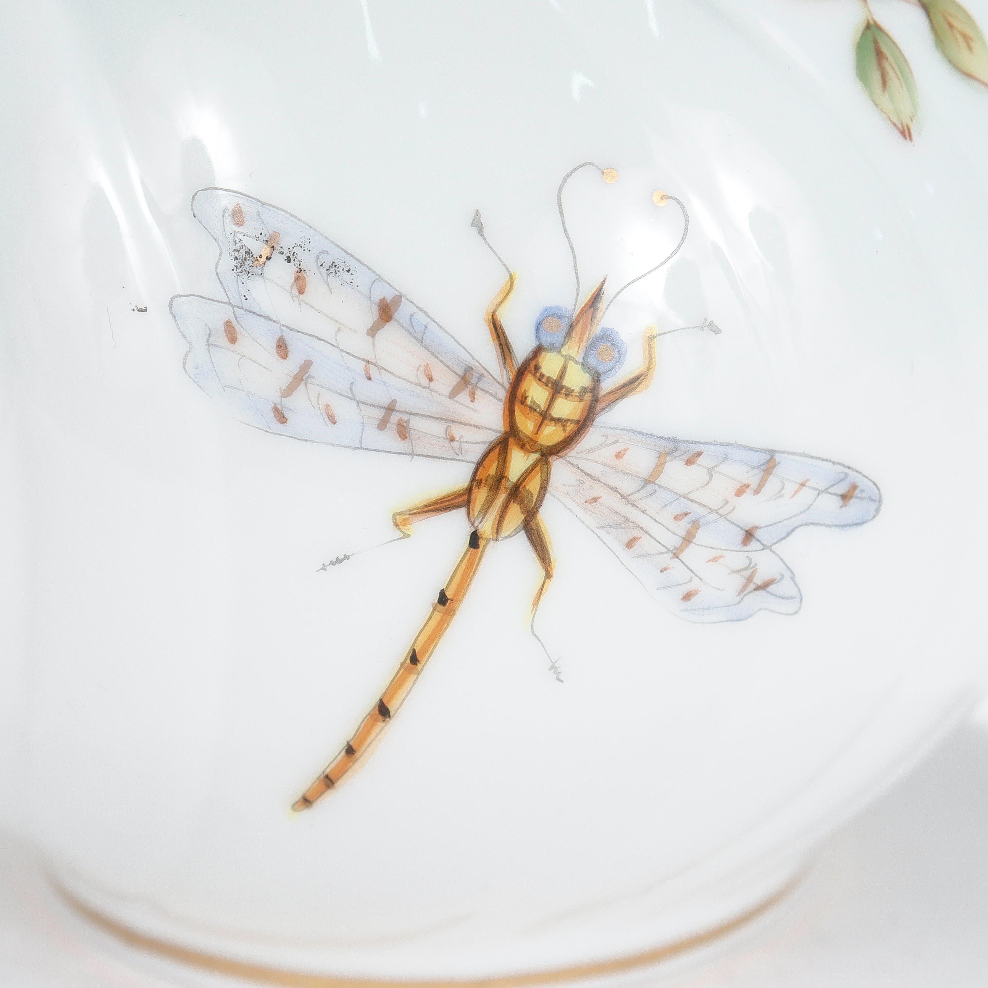 Vase en porcelaine peint à la main Budapest Spring Butterfly & Dragonfly 1