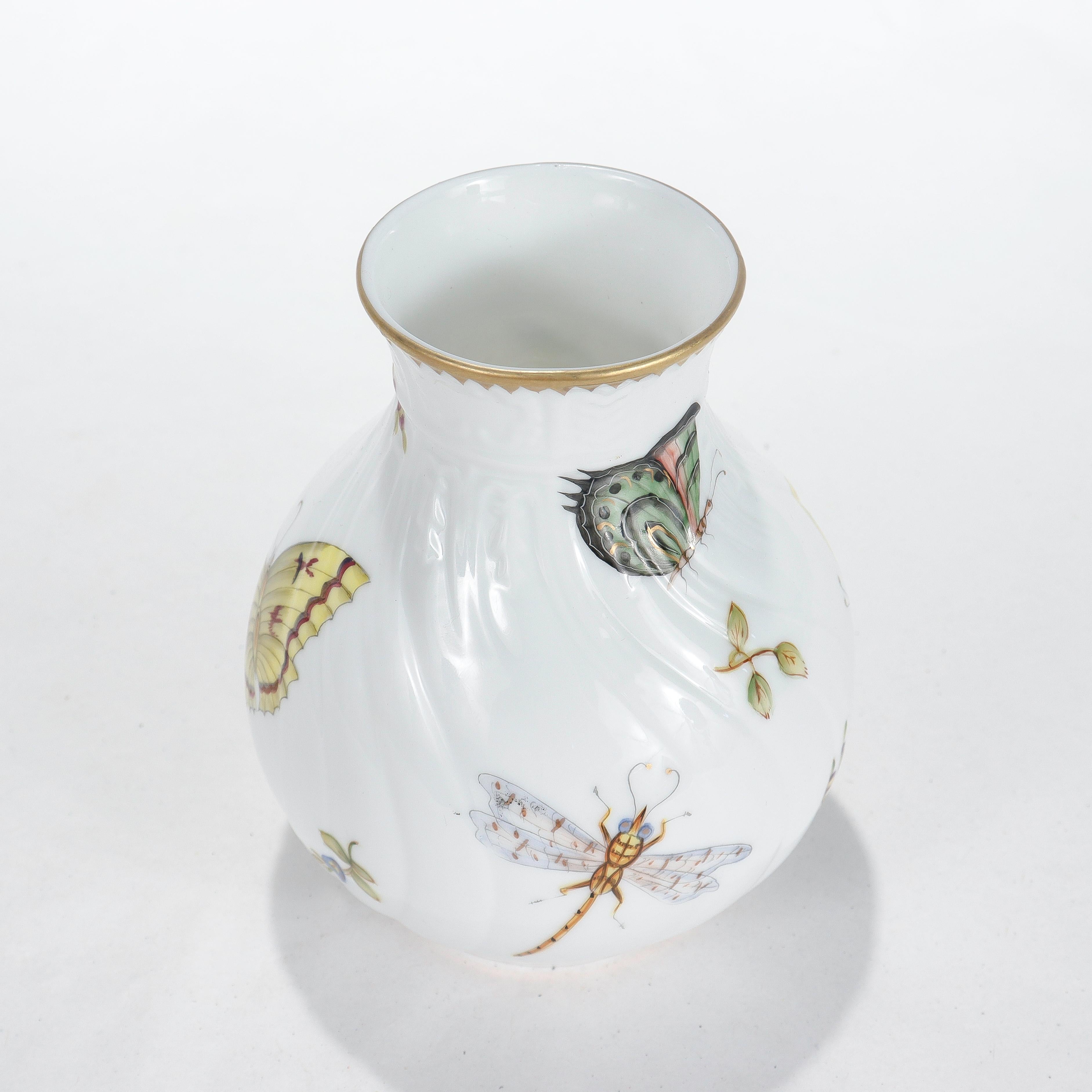 Vase en porcelaine peint à la main Budapest Spring Butterfly & Dragonfly 2