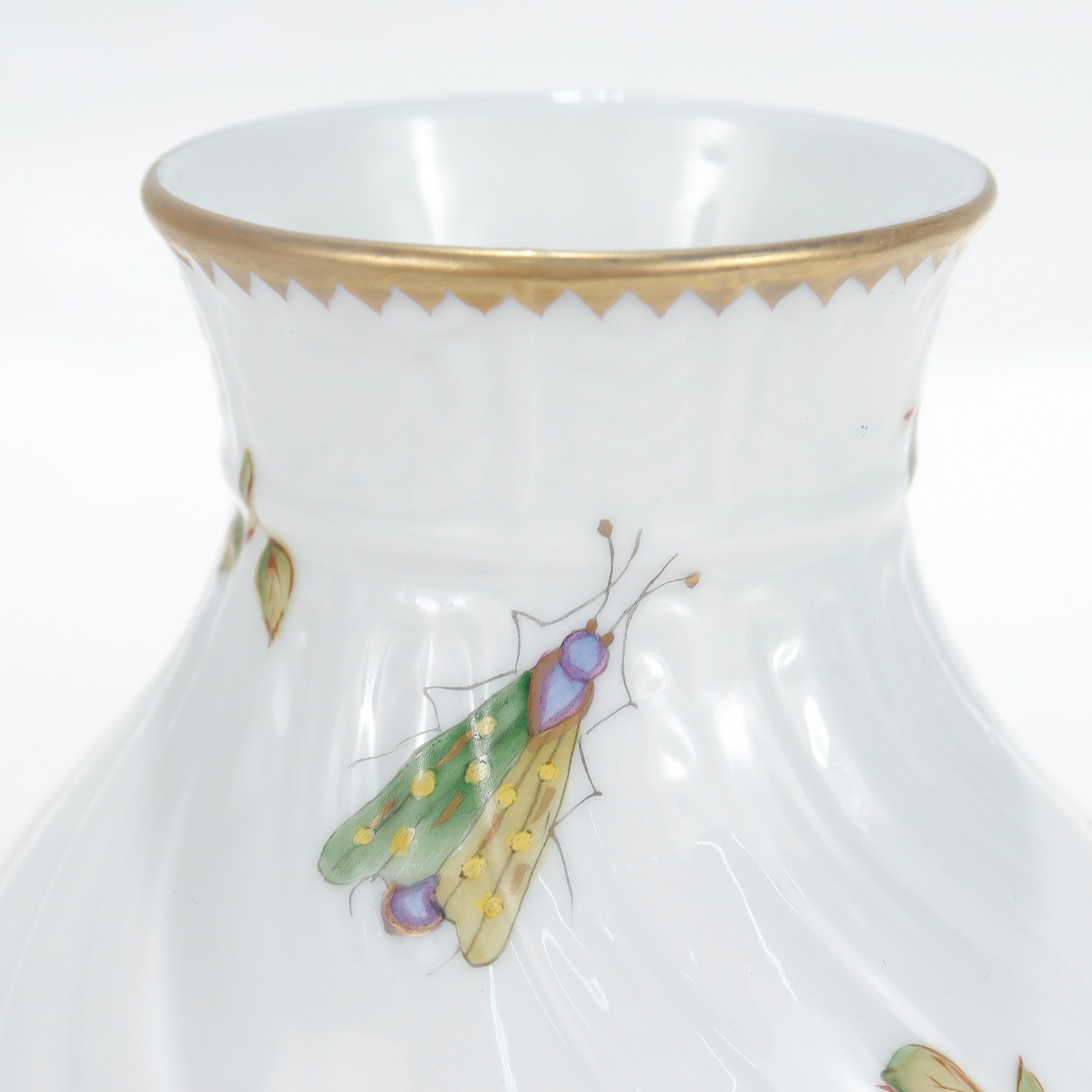 Vase en porcelaine peint à la main Budapest Spring Butterfly & Dragonfly 6