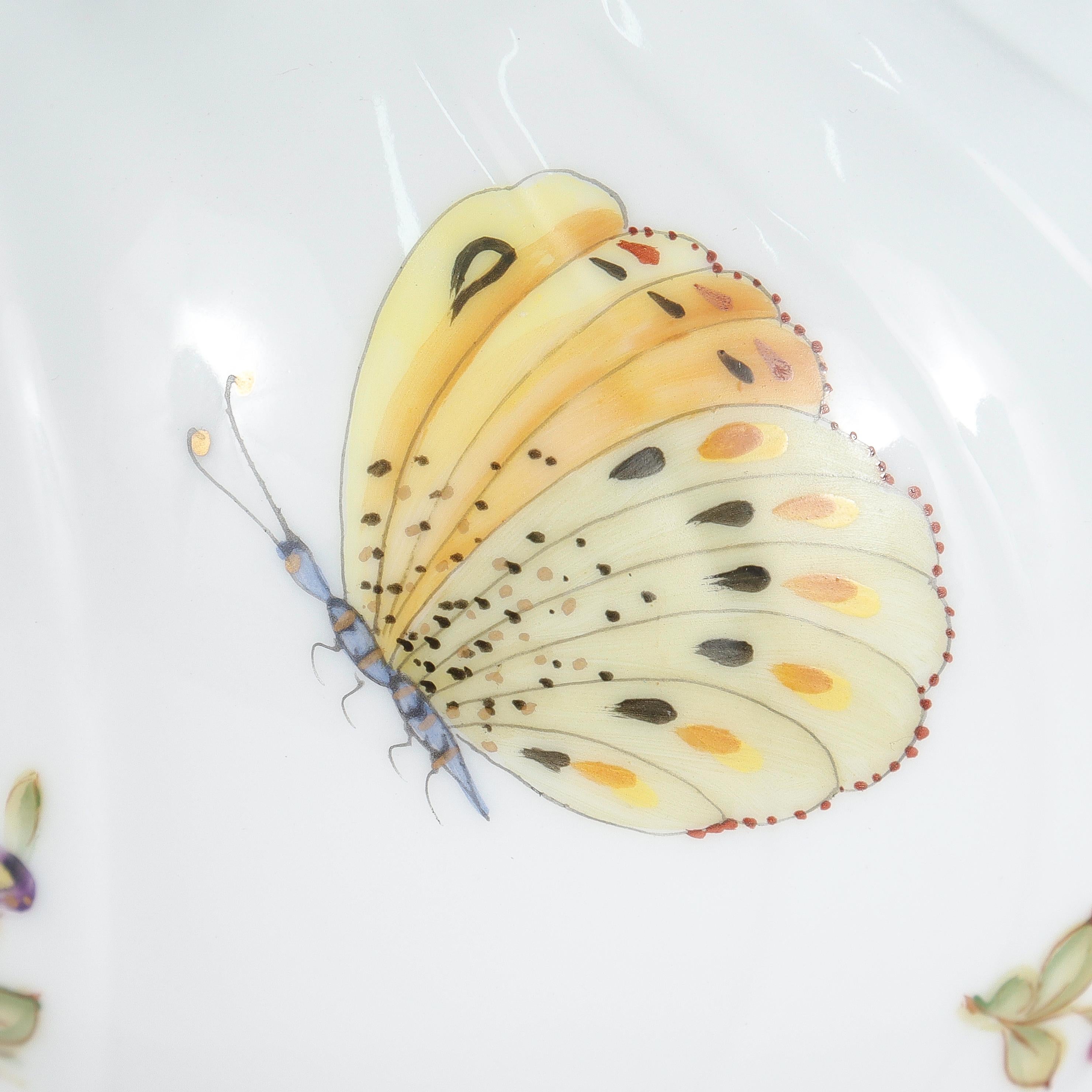 Porcelaine Vase en porcelaine peint à la main Budapest Spring Butterfly & Dragonfly
