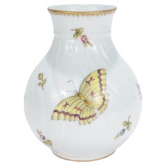 Vase en porcelaine peint à la main Budapest Spring Butterfly & Dragonfly