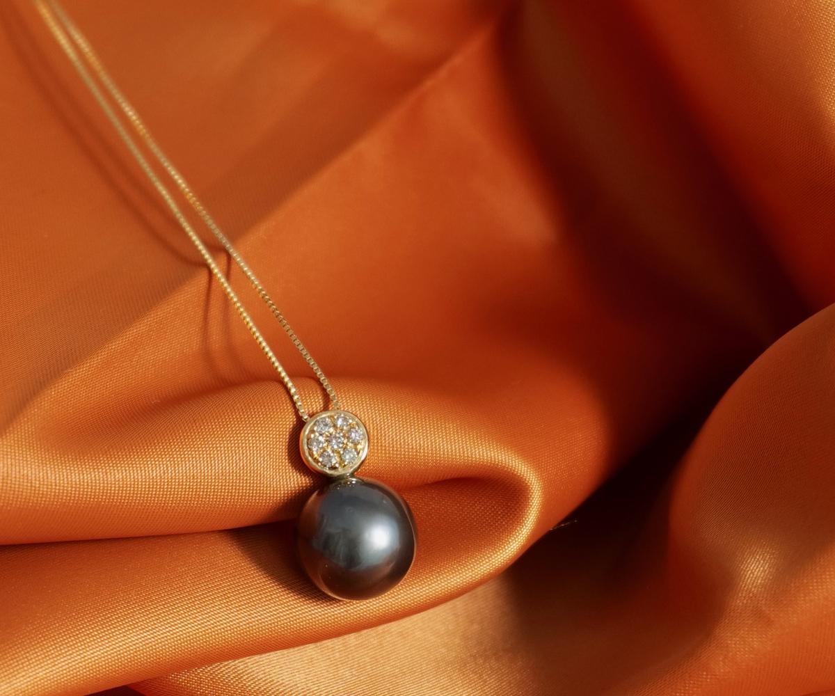 Annellino Fine Jewellery Tahitian Pearl and Champagne Diamond Gold Necklace In New Condition In London, GB