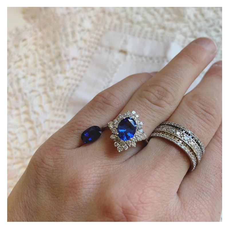 A Blue Ceylon Sapphire is set with White Diamonds in a rhombus formation- this is a truly elegant ring.

Additional Details:
1,34ct White VVS-F Diamonds
0.68ct Ceylon Sapphire
Set in 18kt White Gold
Handmade by a 5th Generation Goldsmith in our