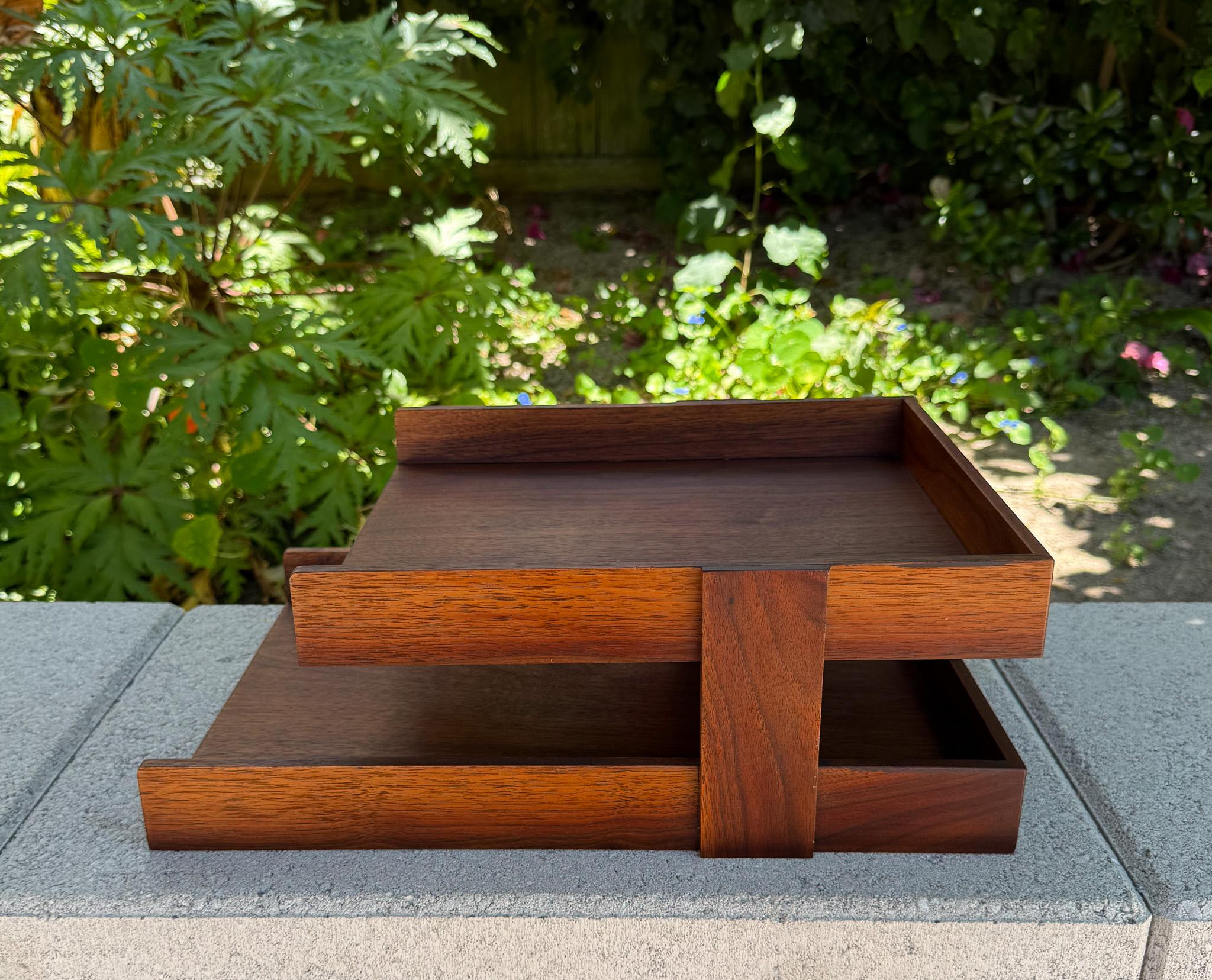 Annemarie Davidson & Blaine Rath Walnut & Enamel Letter Tray, California, c.1970 For Sale 7