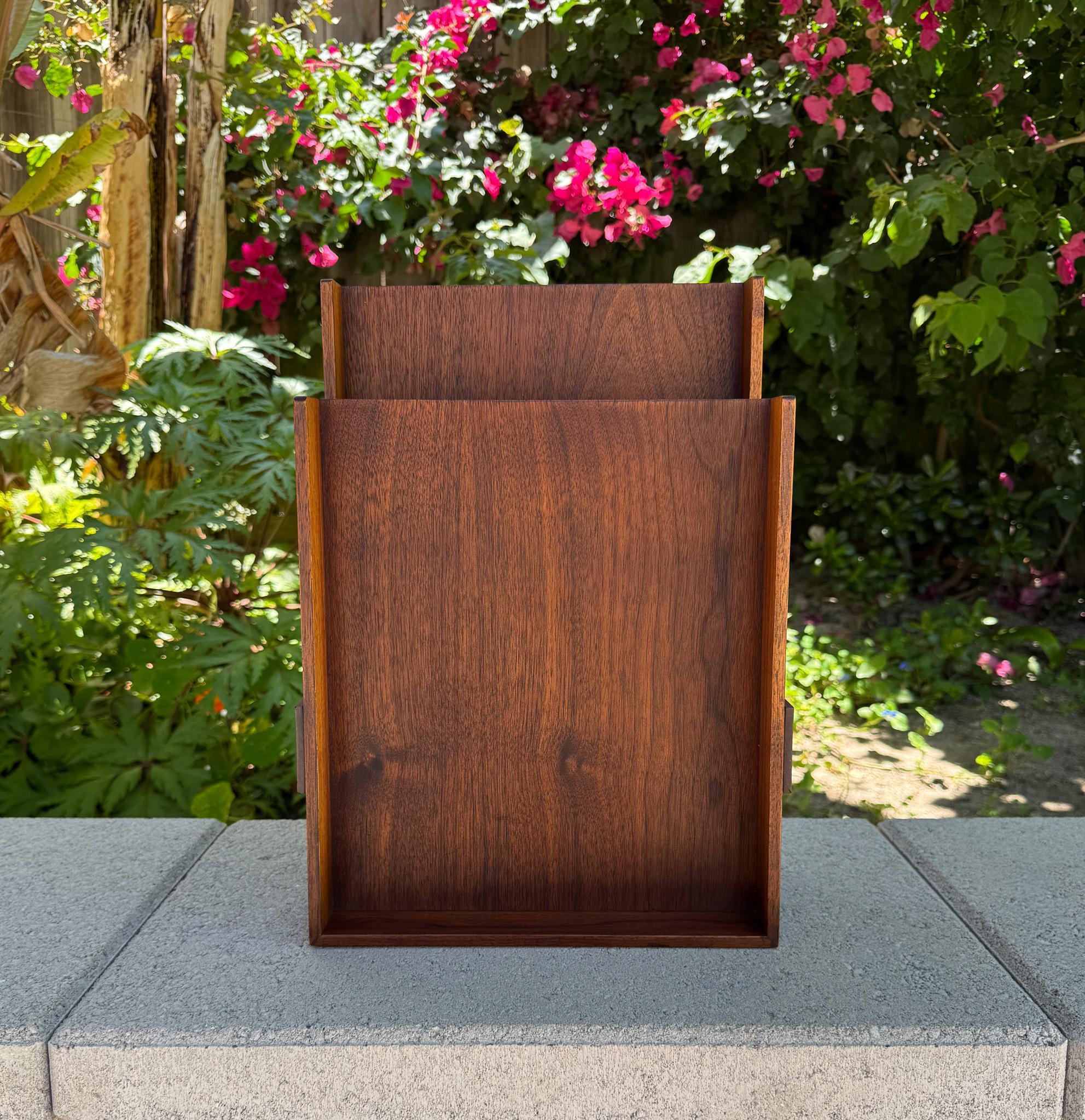 Annemarie Davidson & Blaine Rath Walnut & Enamel Letter Tray, California, c.1970 For Sale 8