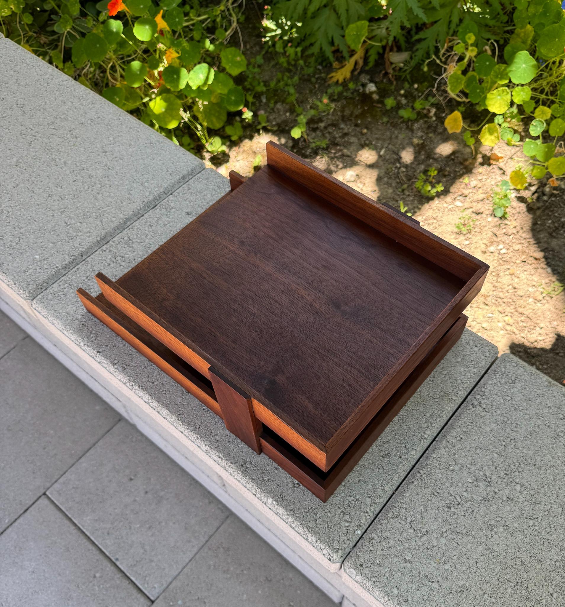 Annemarie Davidson & Blaine Rath Walnut & Enamel Letter Tray, California, c.1970 For Sale 3
