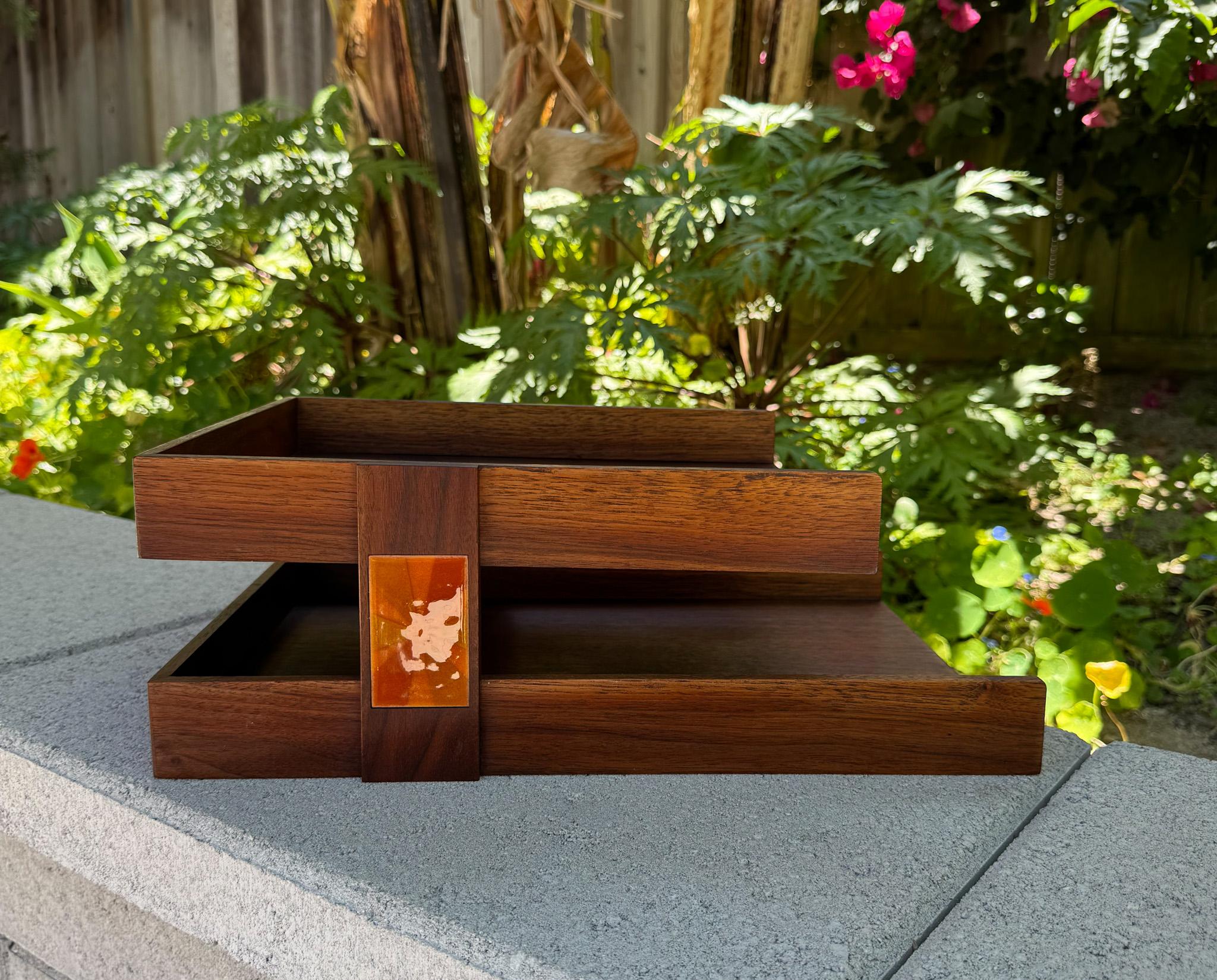 Annemarie Davidson & Blaine Rath Walnut & Enamel Letter Tray, California, c.1970 For Sale 4