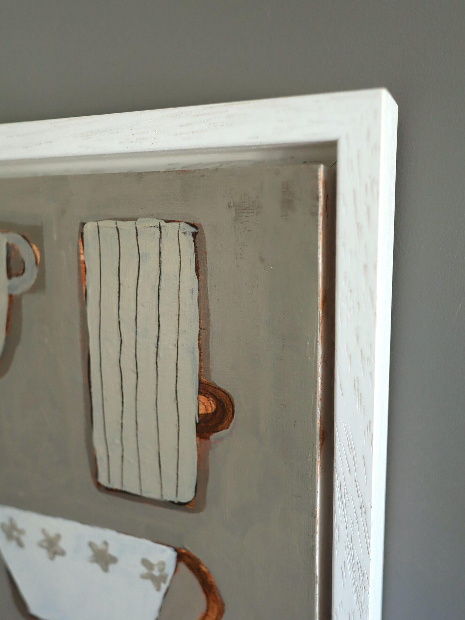 2025 Contemporary Mini British Still Life Acrylgemälde - Cup Collective im Angebot 3