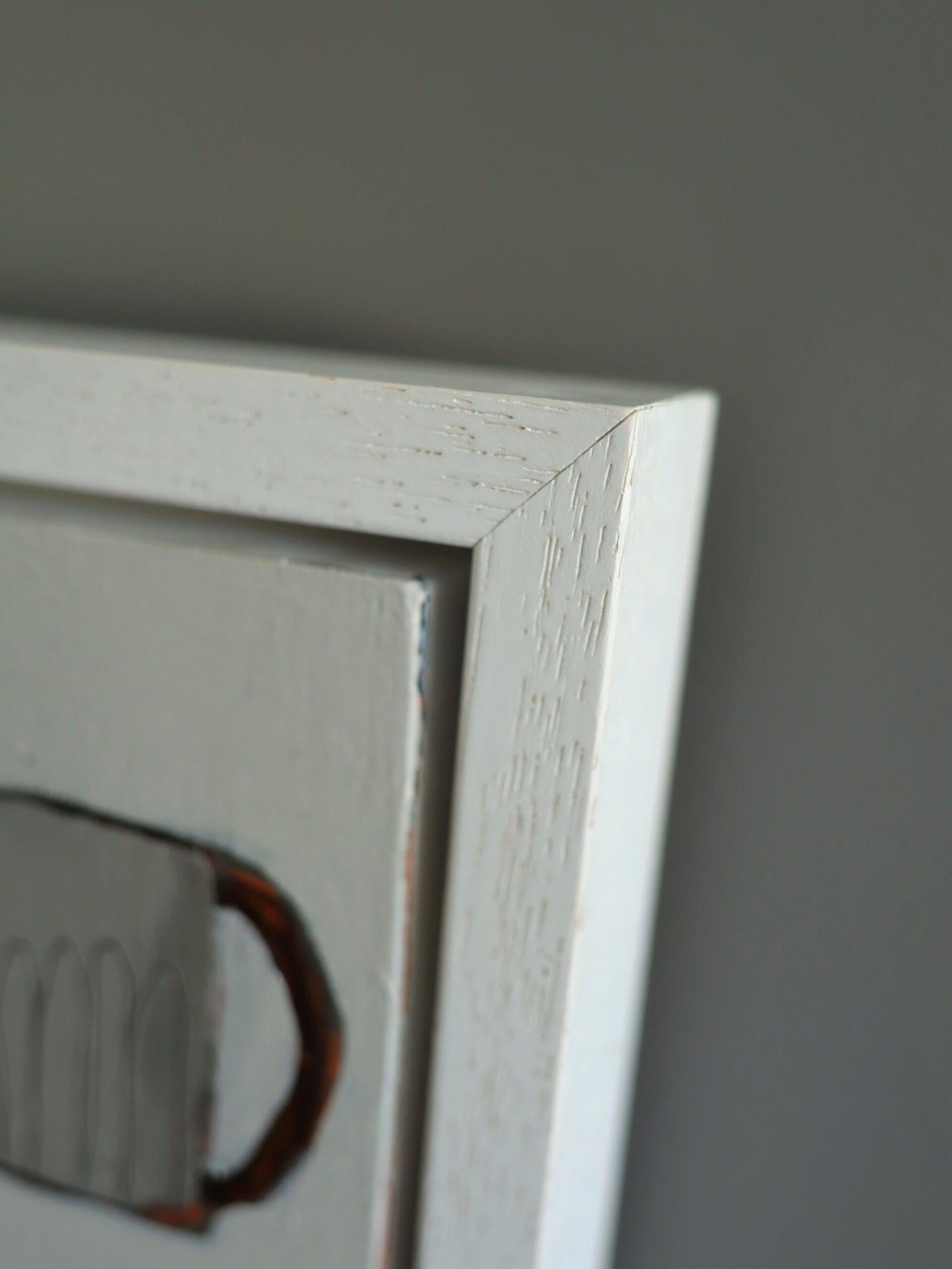 2025 Zeitgenössisches britisches Original-Stillleben-Acrylgemälde - Limitierte Tassen im Angebot 4