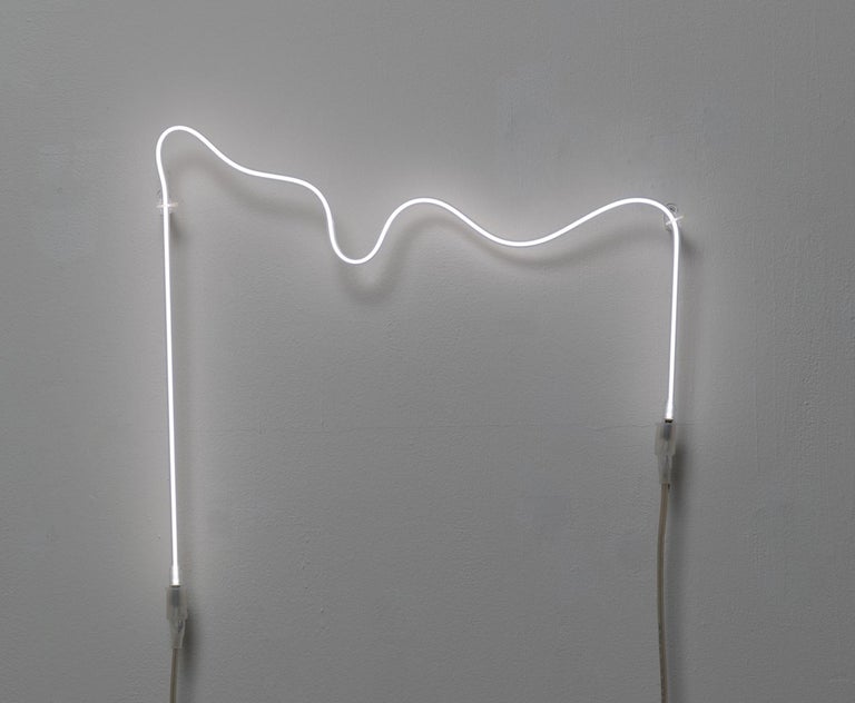 "Untitled" Neon light glass sculpture Minimalist Soft Cool White bright Curve - Sculpture by Annesta Le