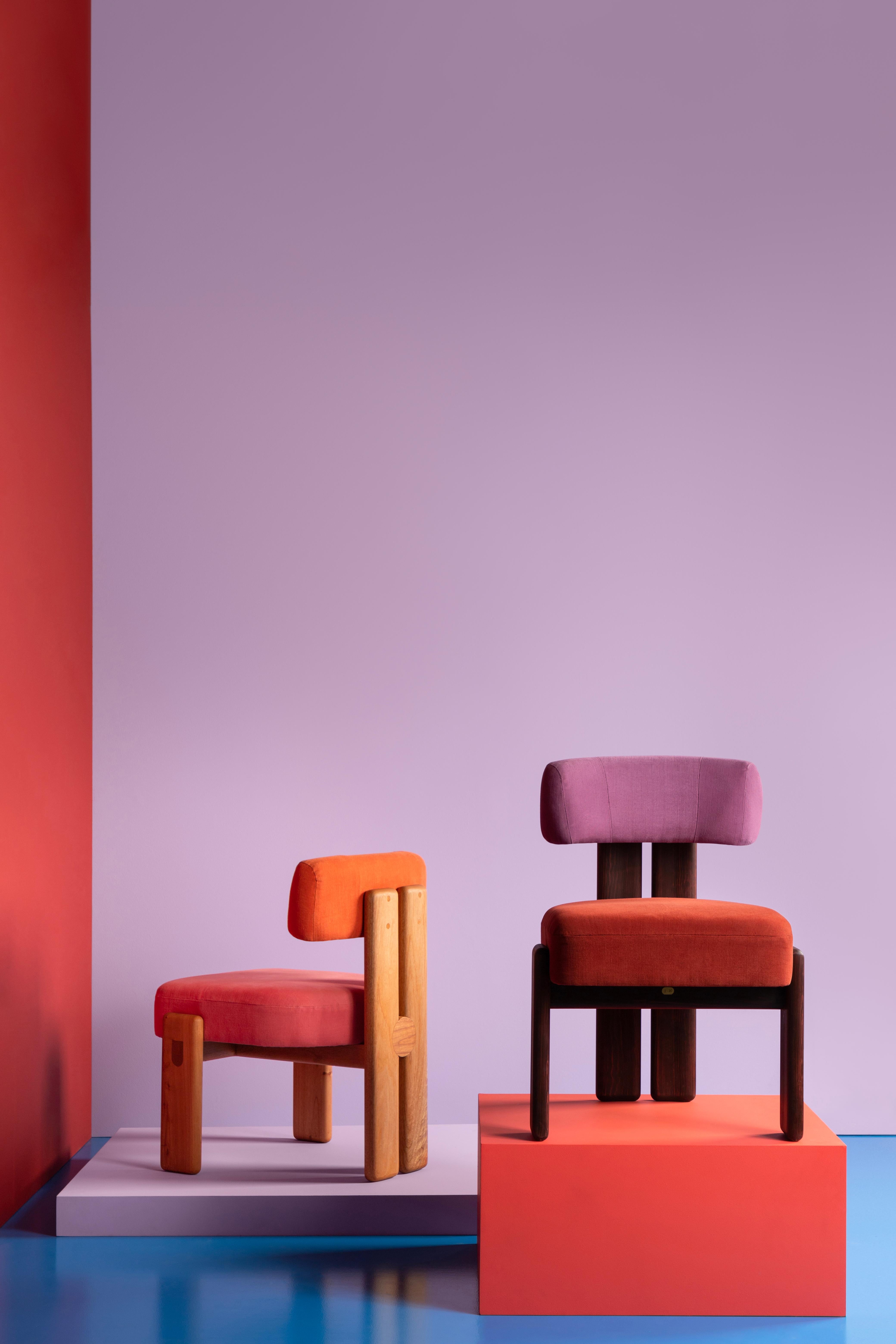 Inspiriert vom Werk der Bauhaus-Textilkünstlerin Anni Albers ist diese Version des nach ihr benannten de la paz-Stuhls eine Erkundung des Einsatzes von Farbe durch Collaboration.
MAYE, Experten für Farbmetrik, haben sich von zwei Werken Annis