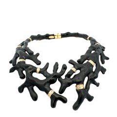 A Baldini Italian Swarovski Crystal and Black Coral Statement Necklace (Collier de cristal Swarovski et de corail noir)
