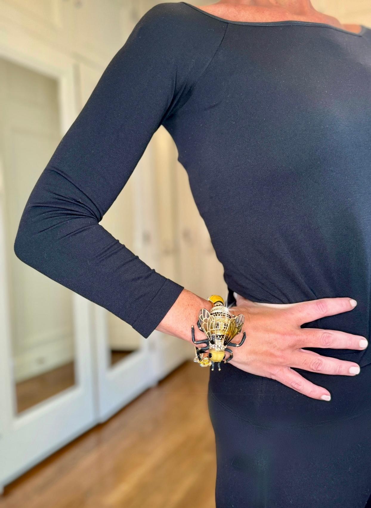 Annibale Baldini Bracelet jonc Queen Bee Neuf - En vente à Derby, NY