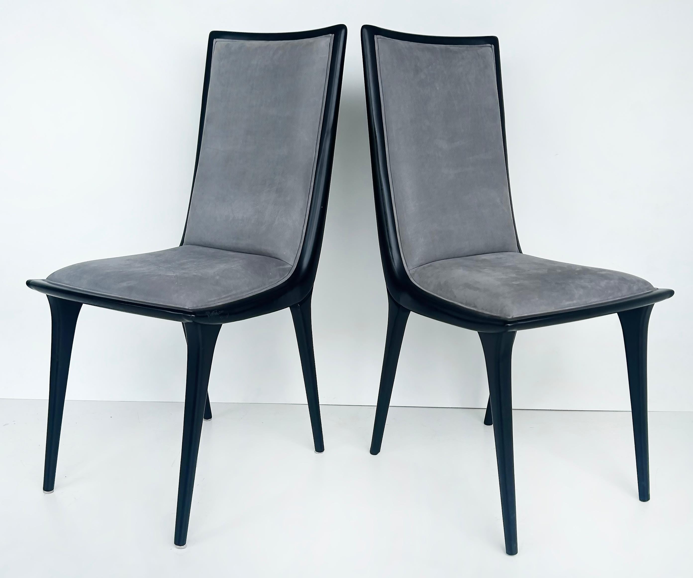 Sedie da pranzo in pelle scamosciata laccata Annibale Colombo, Set di 6  

In vendita un set di sei sedie da pranzo in legno laccato nero e pelle scamosciata autentica, disegnate dall'italiano Annibale Colombo.  Queste sedie di alta qualità sono
