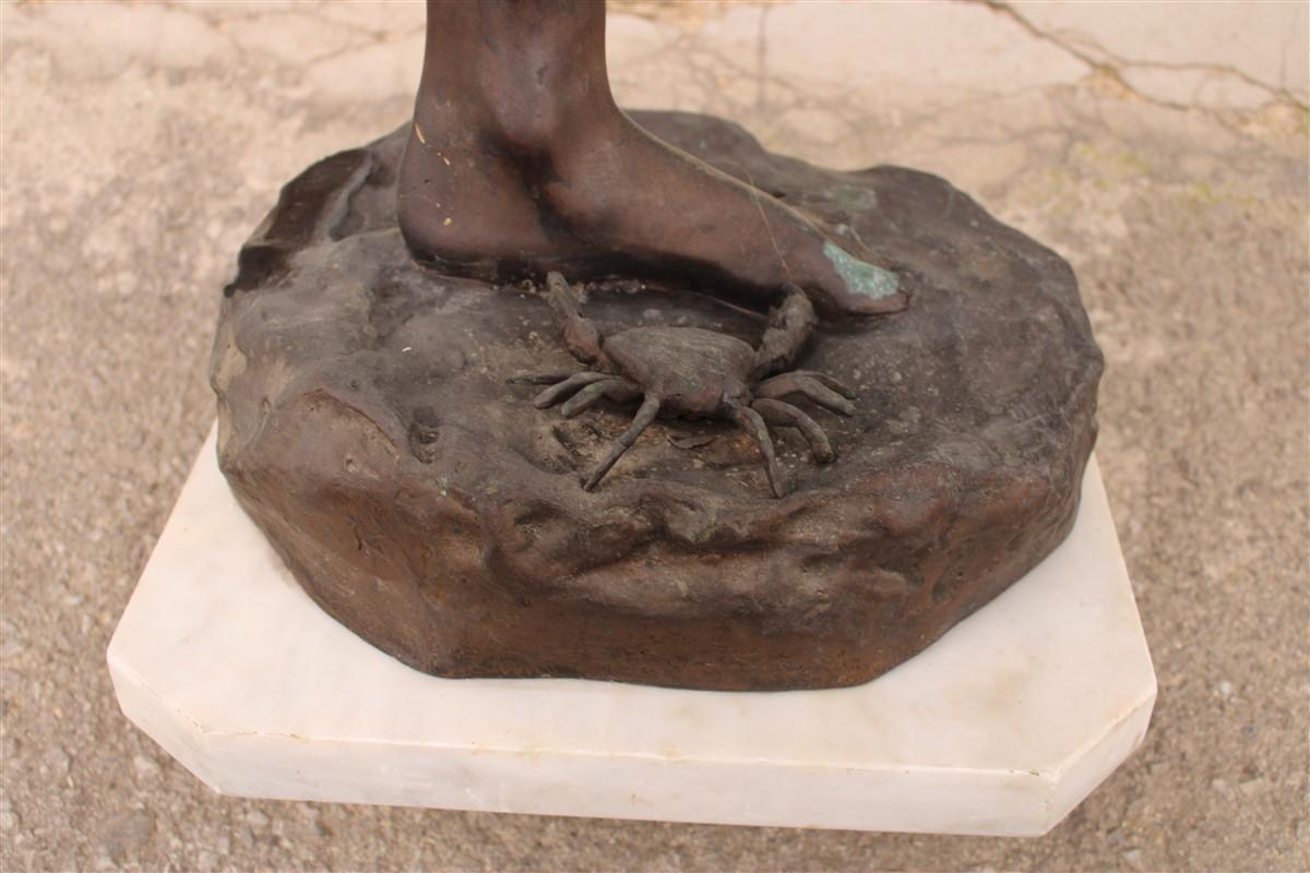 Annibale De Lotto grande sculpture en bronze Boy with Crab 1910 Italie Venise en vente 10