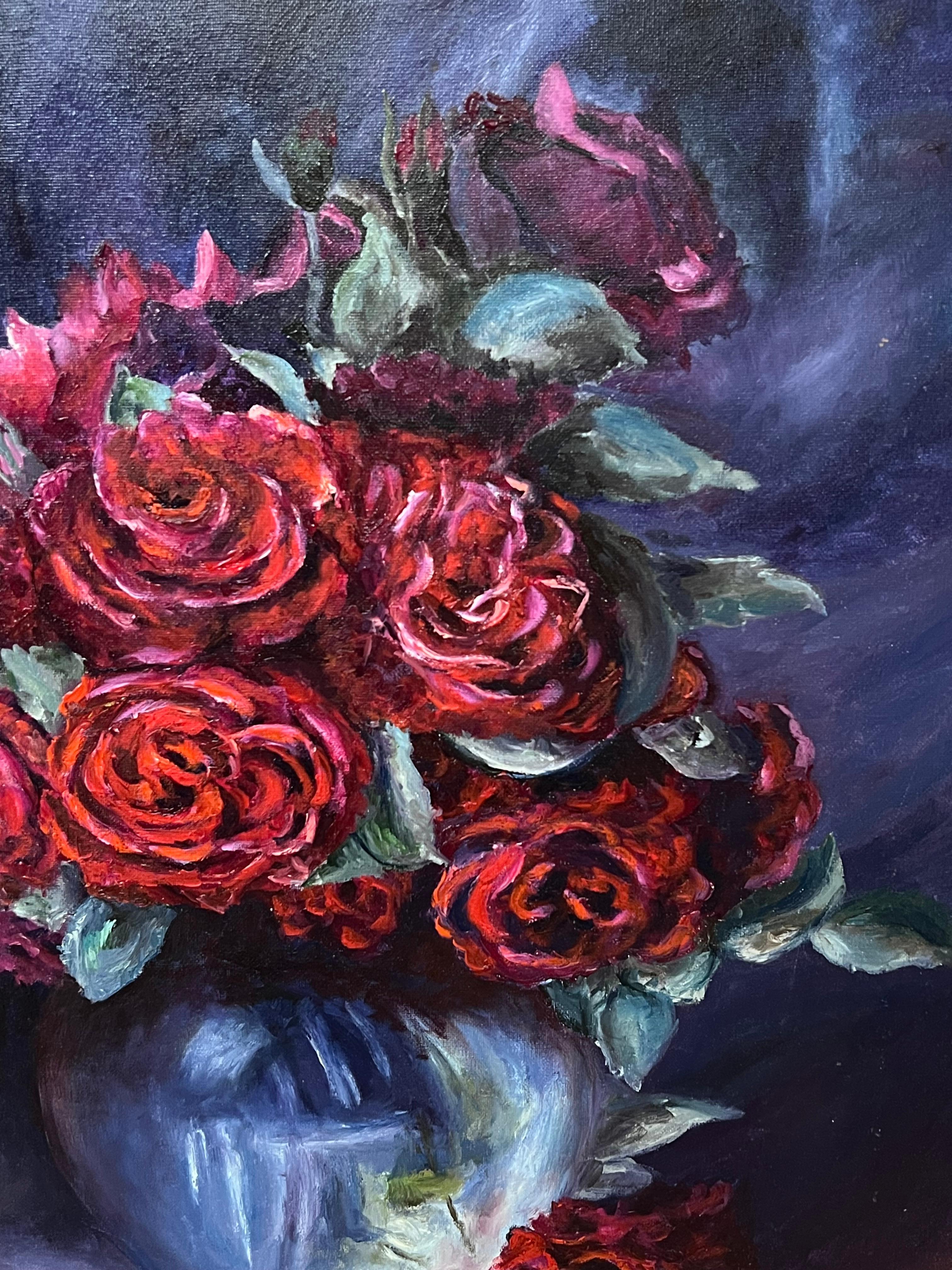 Französisches Ölgemälde, Blumenstrauß mit roten Rosen in blauer Vase, 20. Jahrhundert (Französische Schule), Painting, von Annie Faure