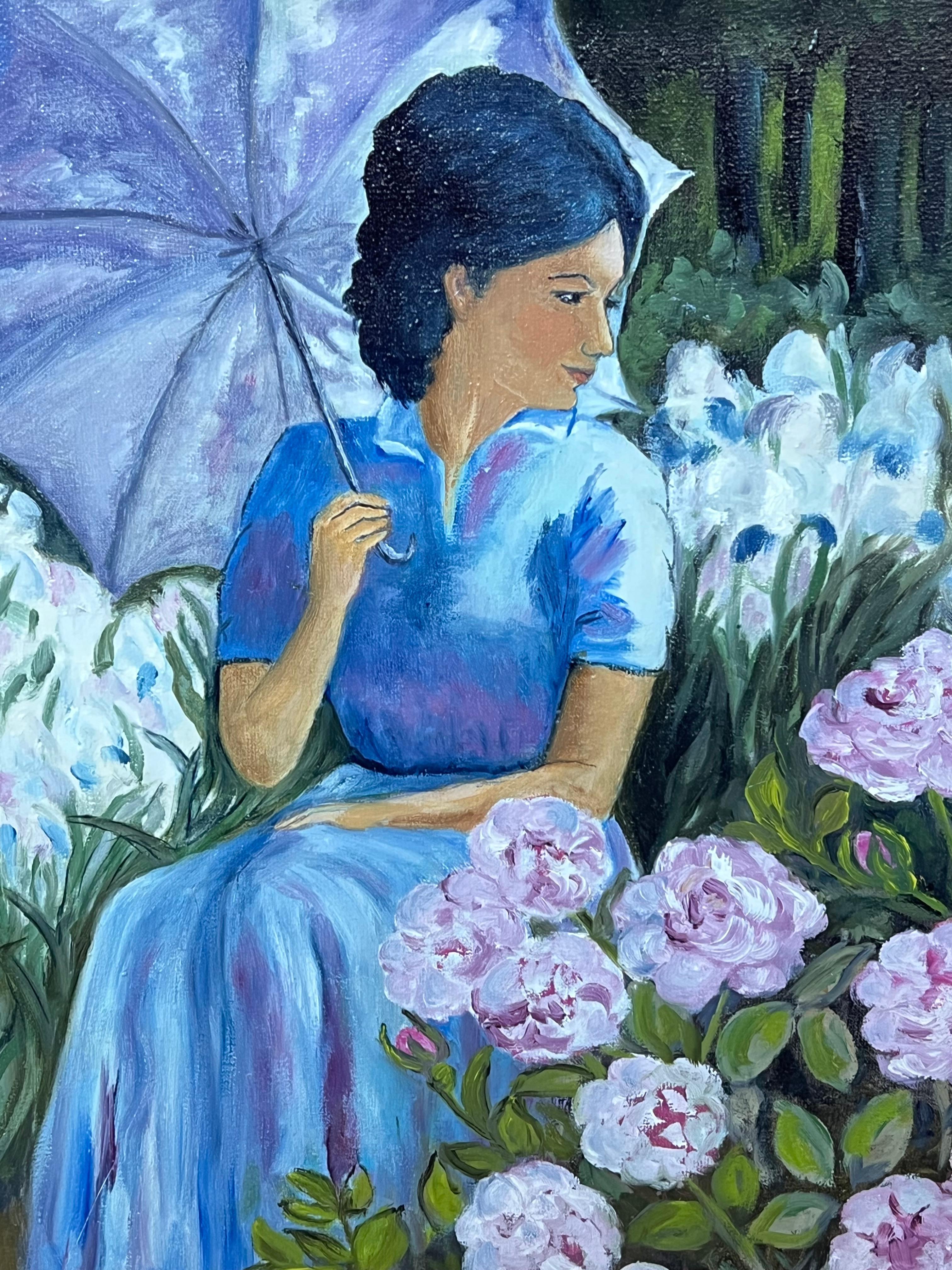 Signora in blu seduta tra rose e iris in fiore Olio francese del XX secolo in vendita 2