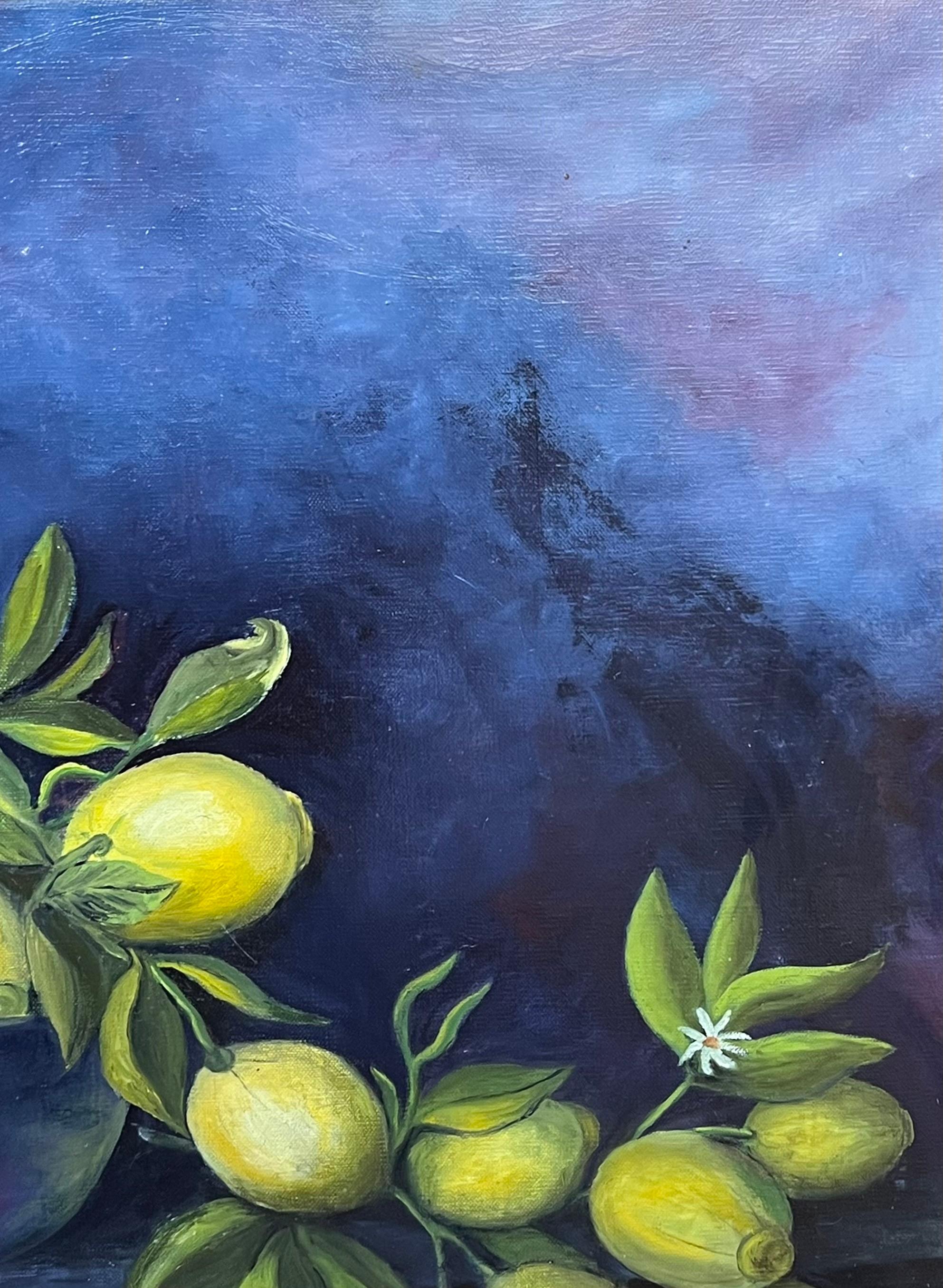 Peinture à l'huile française du 20e siècle : vignes de citron débordant dans un bol de fruits bleus - École française Painting par Annie Faure