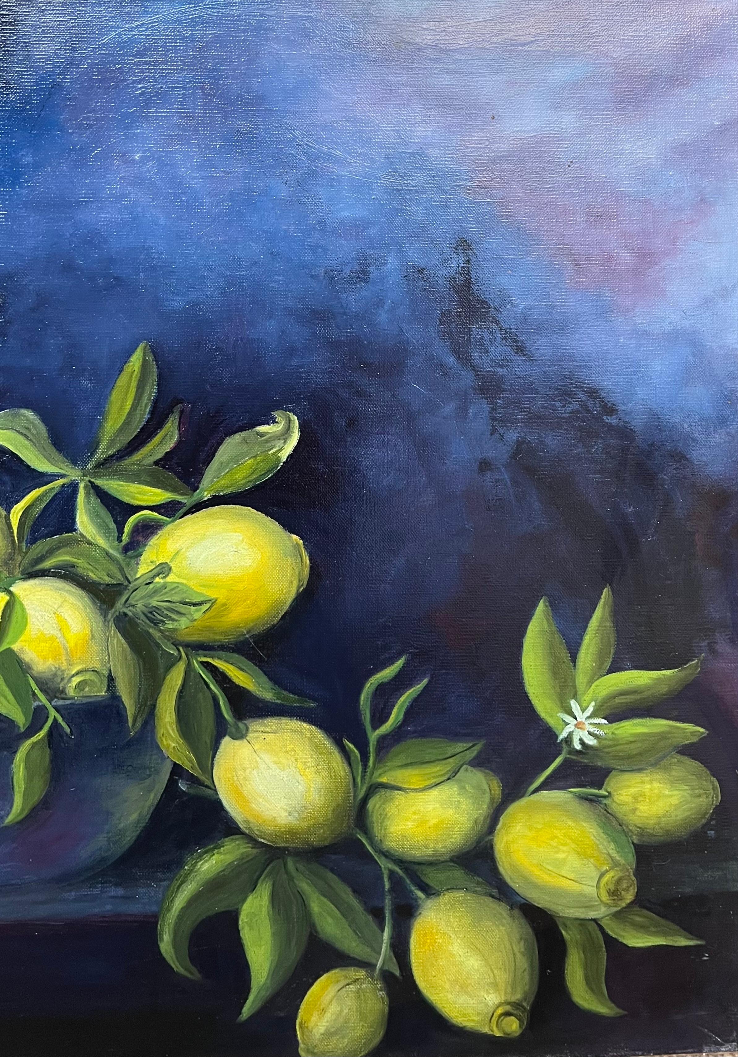 Peinture à l'huile française du 20e siècle : vignes de citron débordant dans un bol de fruits bleus en vente 1