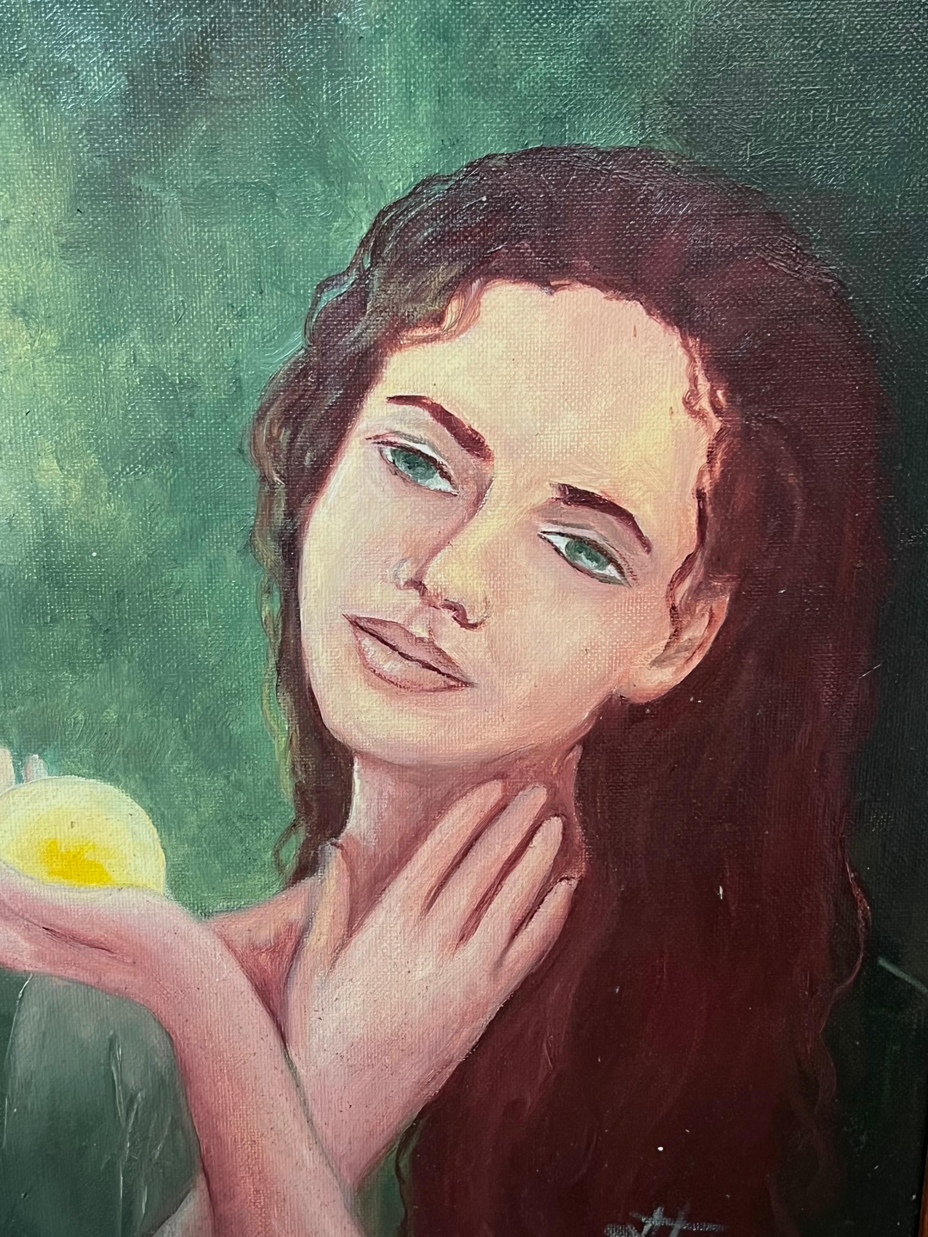 Portrait d'une dame au regard fixe tenant un cristal lumineux dans un cadre vert Français en vente 3