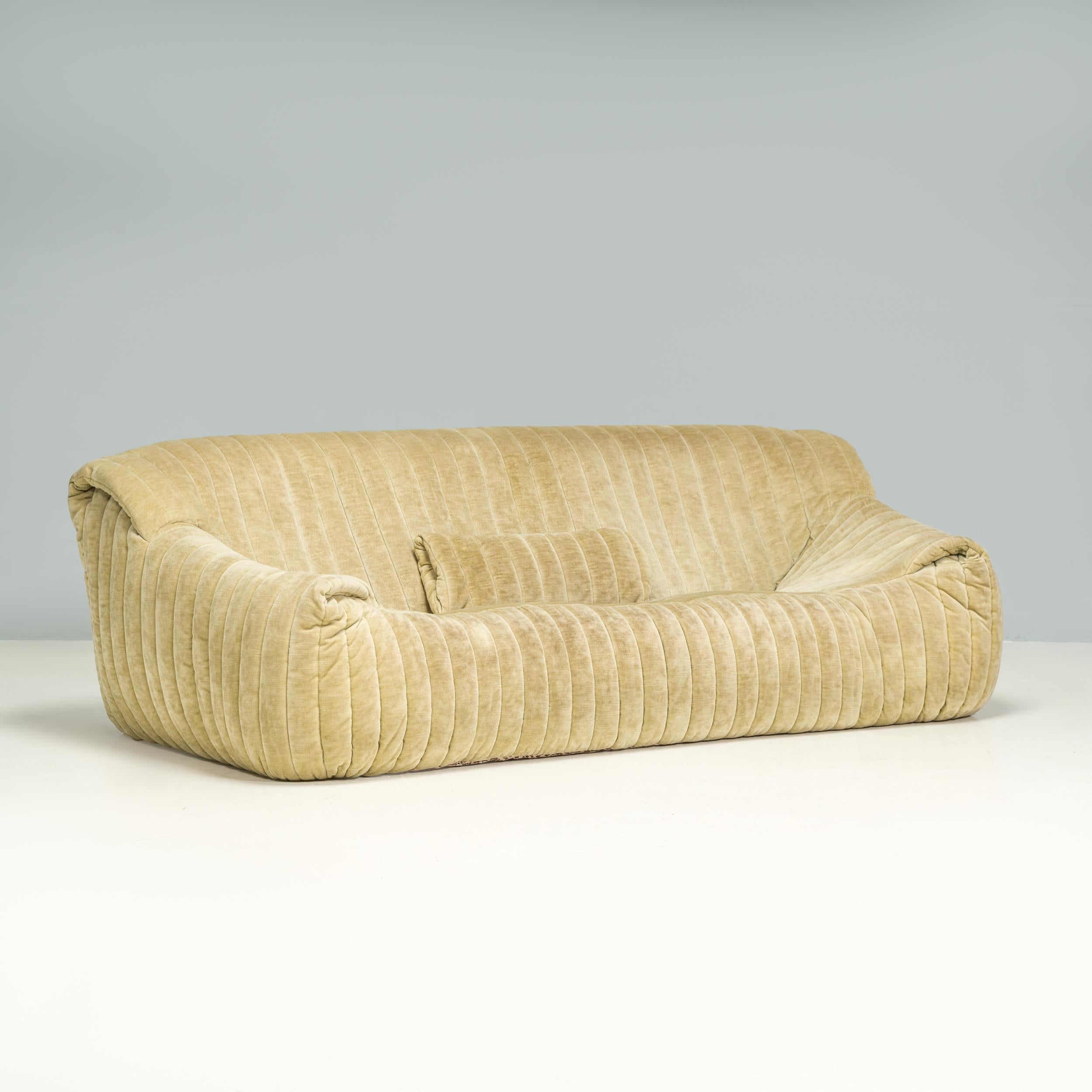 Design emblématique des années 1970, le canapé Sandra a été conçu par Annie Hiéronimus pour Cinna après son entrée au Bureau d'études Roset en 1976.

Bien qu'il ait été conçu pour Design/One, ce canapé porte l'étiquette de Label Roset, les deux