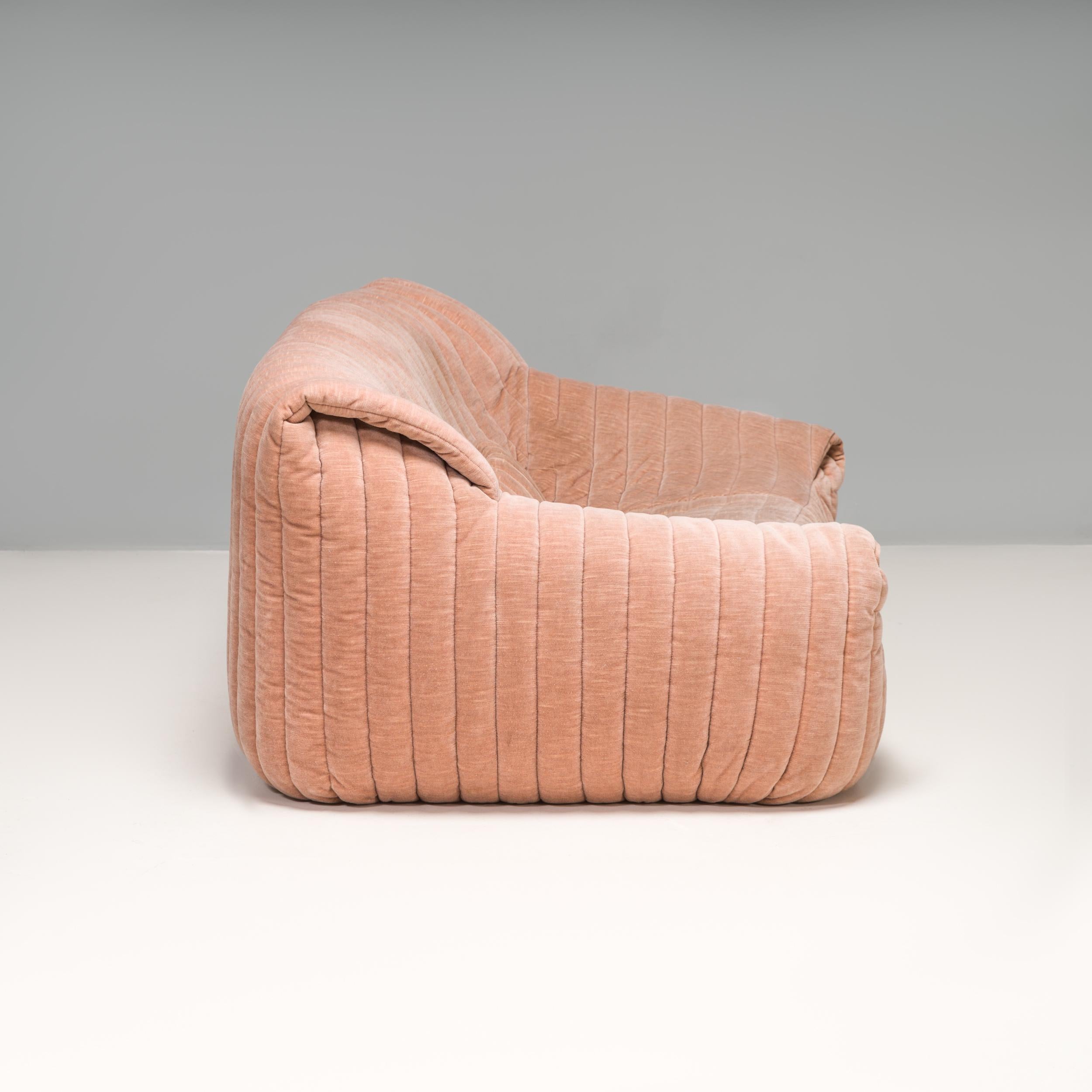 An iconic 1970s design, the Sandra sofa was designed by Annie Hiéronimus for Cinna after she joined the Roset Bureau d'Etudes in 1976.

Constructed from foam, the sofa has a solid form which is fully upholstered in light salmon pink ribbed