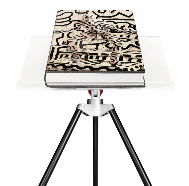 Annie Leibovitz, Art Ed, SUMO book, Marc Newson stand, Black & White photography For Sale 4
