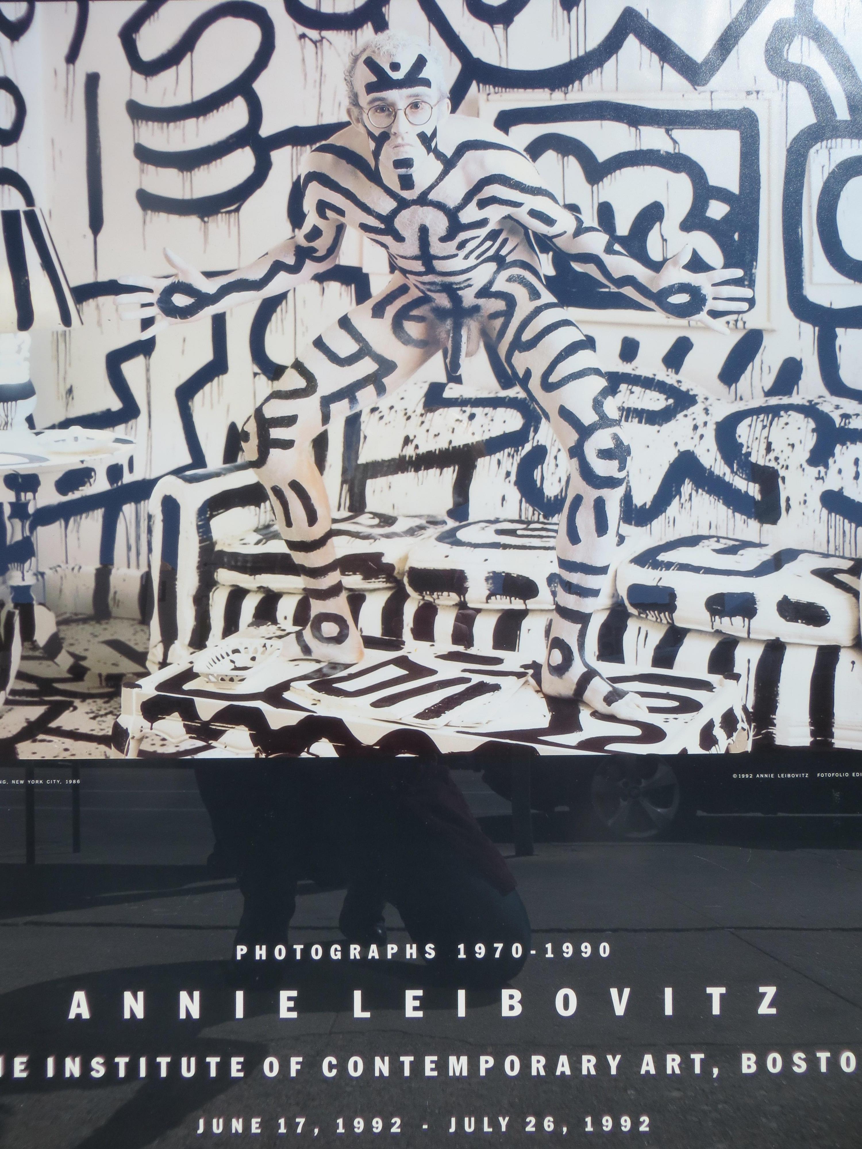 Keith Haring in New York,  Annie Leibovitz ICA Ausstellung Druck 1992 mit Buch im Angebot 3