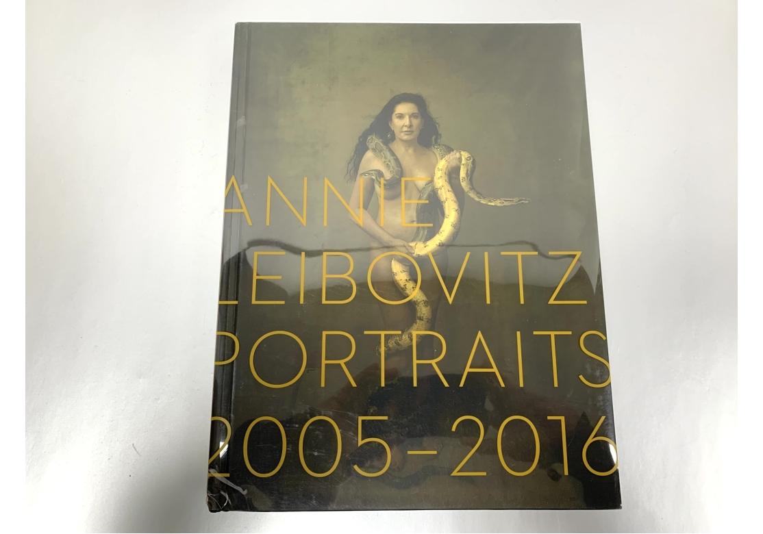 Inglese Annie Leibovitz Portraits 2005-2016 Signed HB Book in vendita