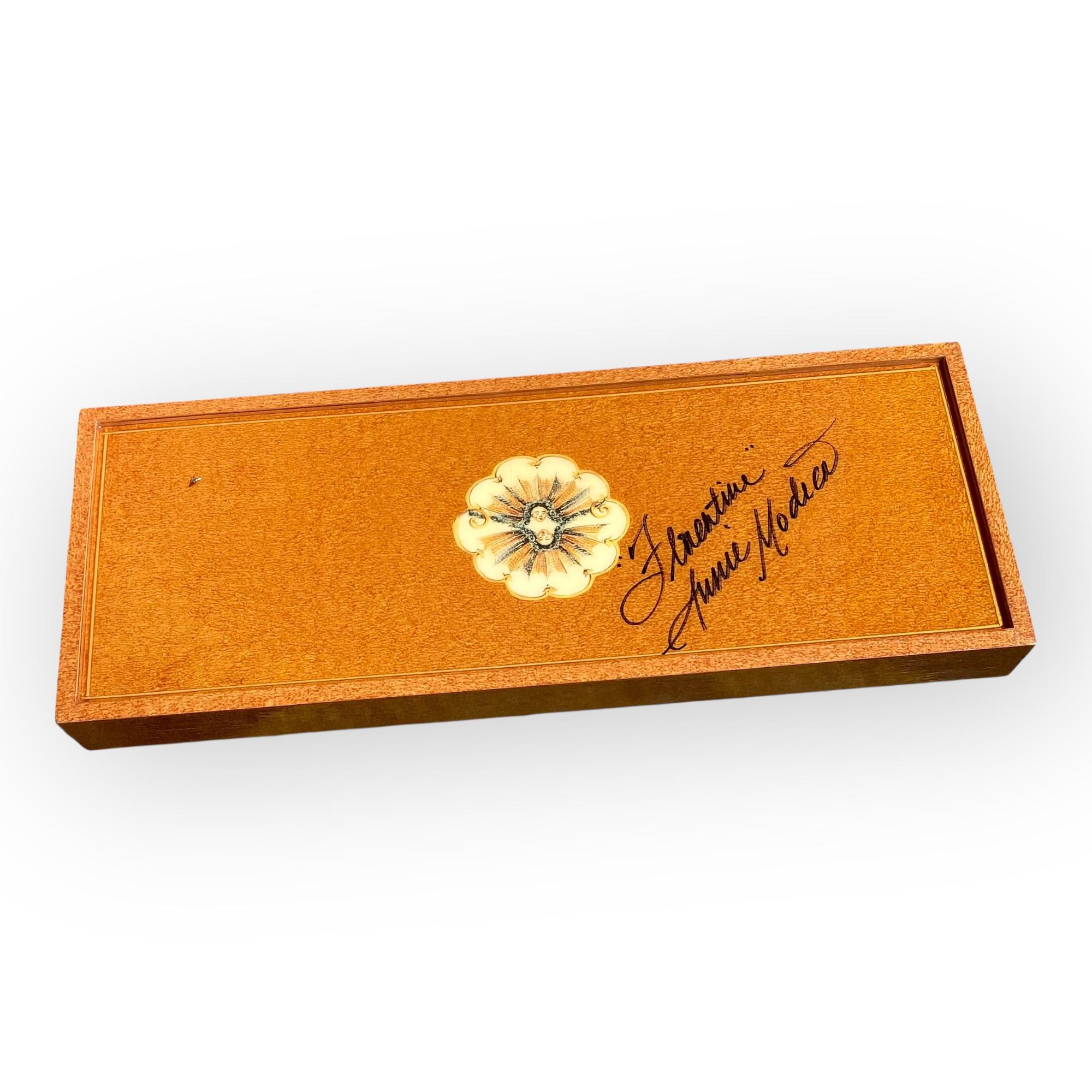 Annie Modica Florentine signiert lackiert Serviertablett im Angebot 7