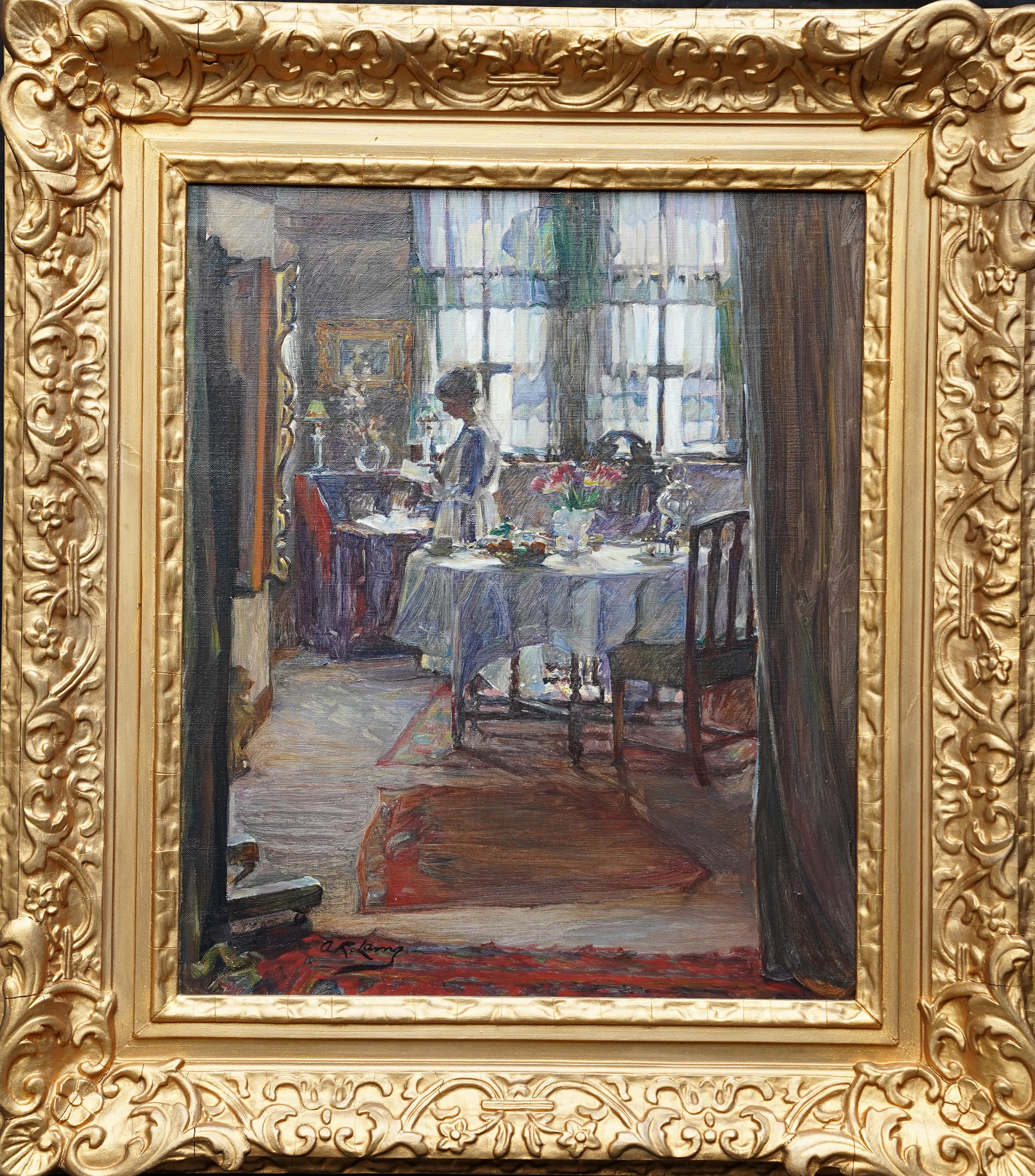 Annie Rose Laing Interior Painting – Interieur mit Lady Reading – schottisches edwardianisches Porträt-Ölgemälde von 1910