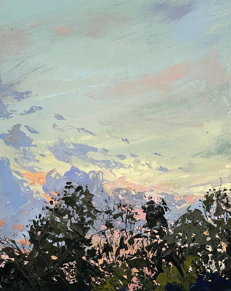 Annie Wildey Landscape Painting – ""Candy Floss Clouds II"" Großformatiges Gemälde mit grünem Blattwerk vor blauem Himmel.