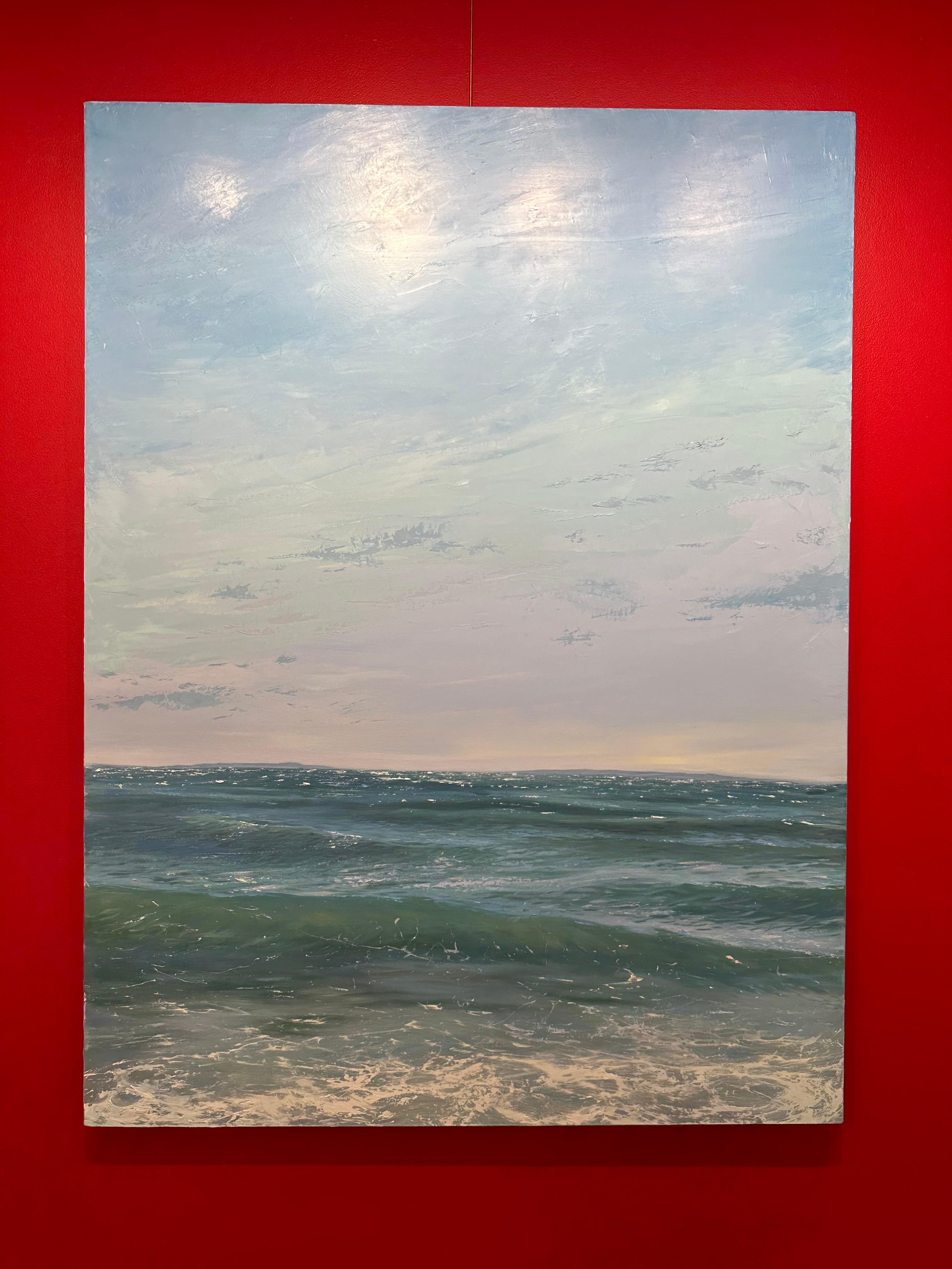 Peinture  l'huile  Genttle Breeze IV  reprsentant des vagues ocaniques avec un ciel bleu et des nuages - Painting de Annie Wildey