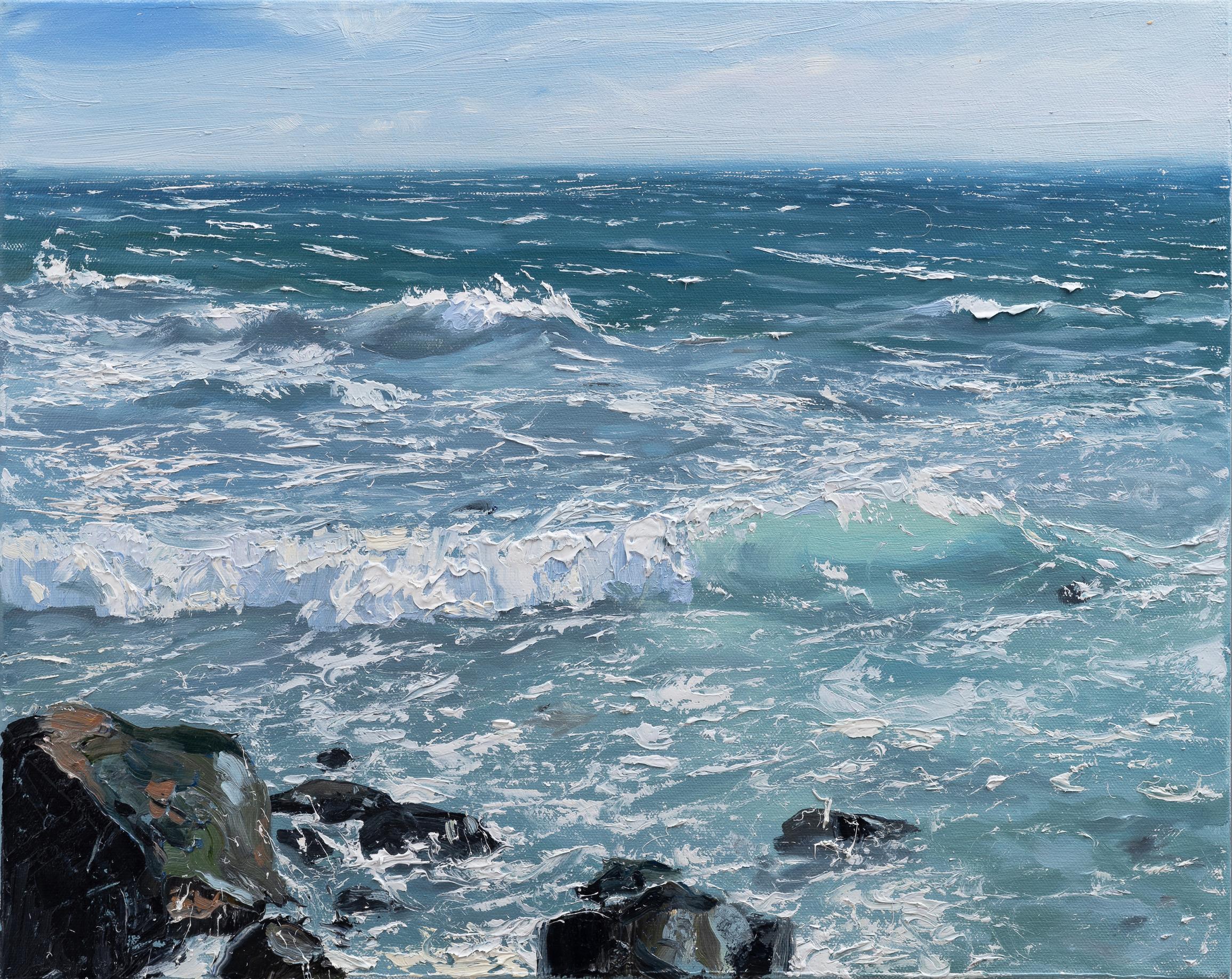 Annie Wildey Landscape Painting – „Summer Rocks n' Surf I“, Ölgemälde mit Wellen, die auf Felsen im Meer stürzen