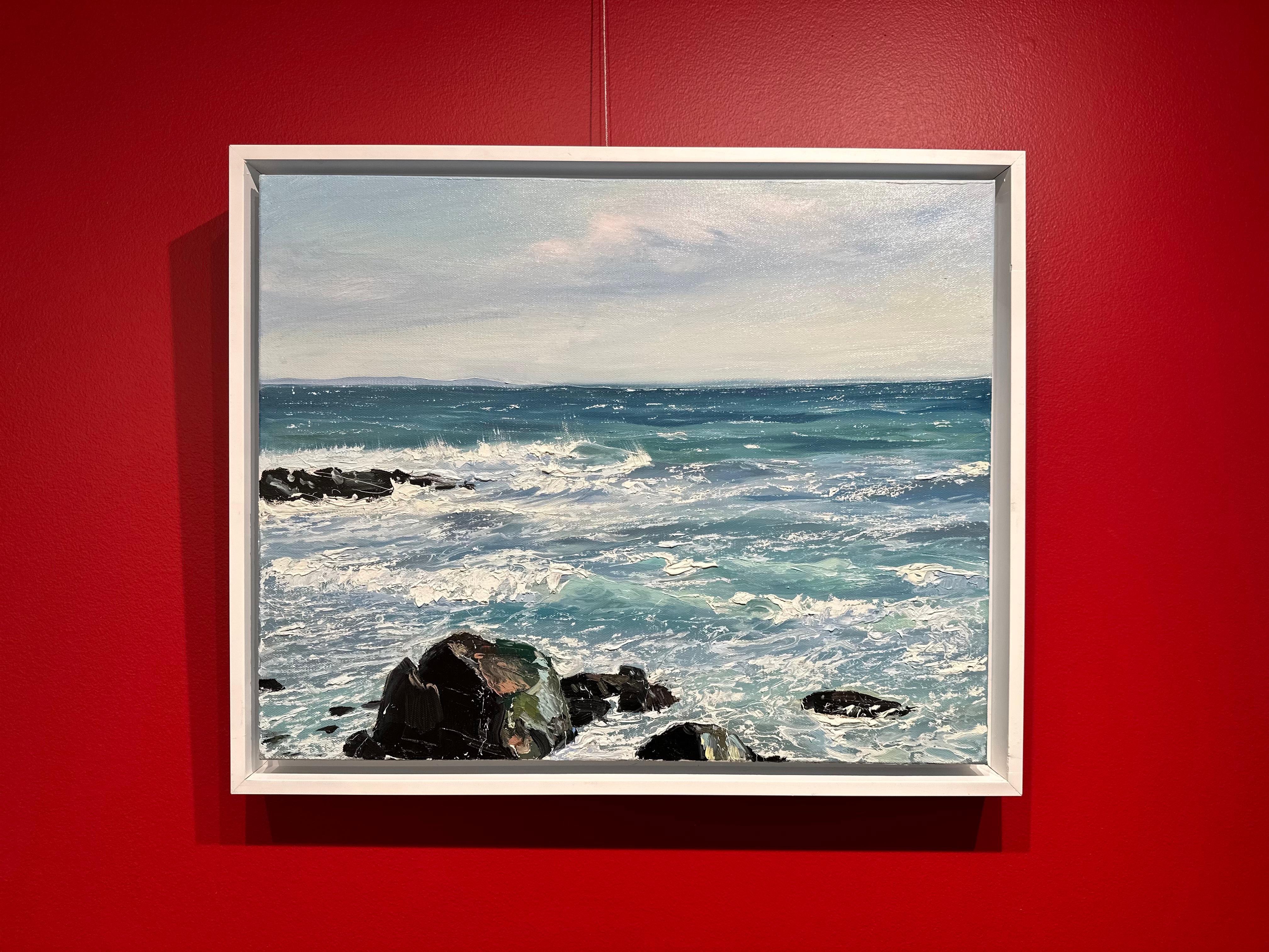 „Summer Rocks n' Surf III“, Ölgemälde mit Wellen, die auf Felsen im Meer stürzen (Blau), Landscape Painting, von Annie Wildey