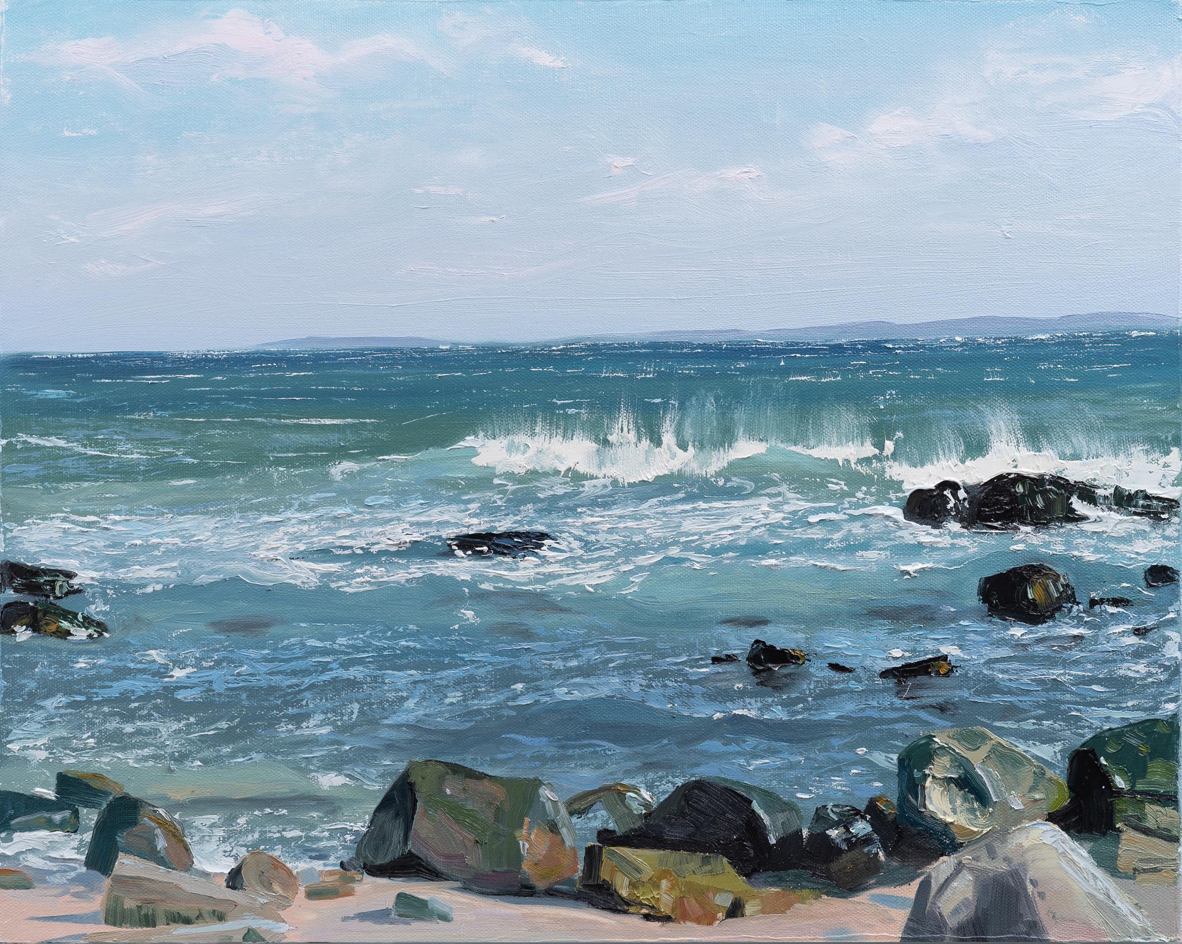 Annie Wildey Landscape Painting – „Summer Rocks n' Surf IV“, Ölgemälde mit Wellen, die auf Felsen im Meer stürzen