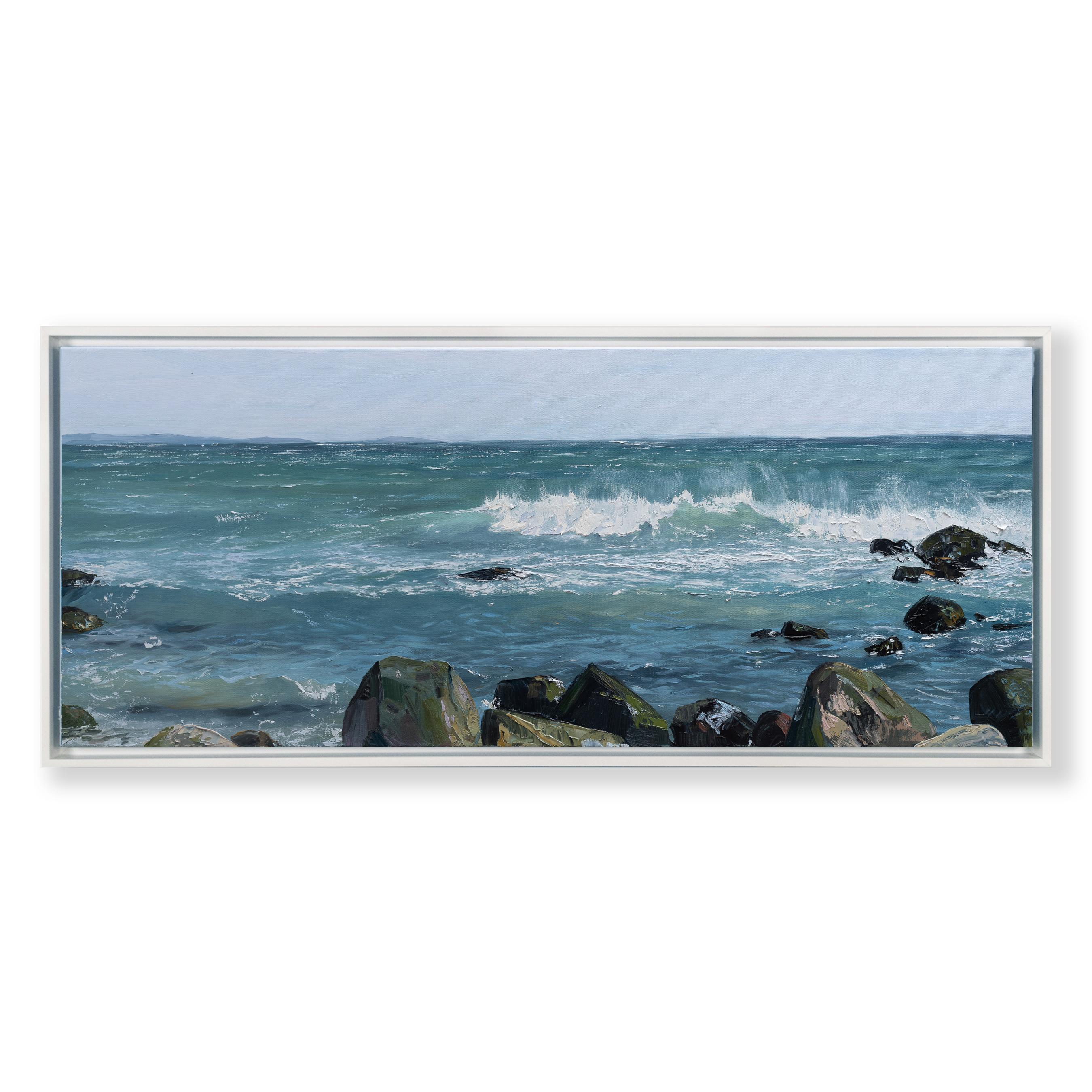 „Summer Shore“, Ölgemälde mit Wellen, die auf Felsen im Meer stürzen – Painting von Annie Wildey