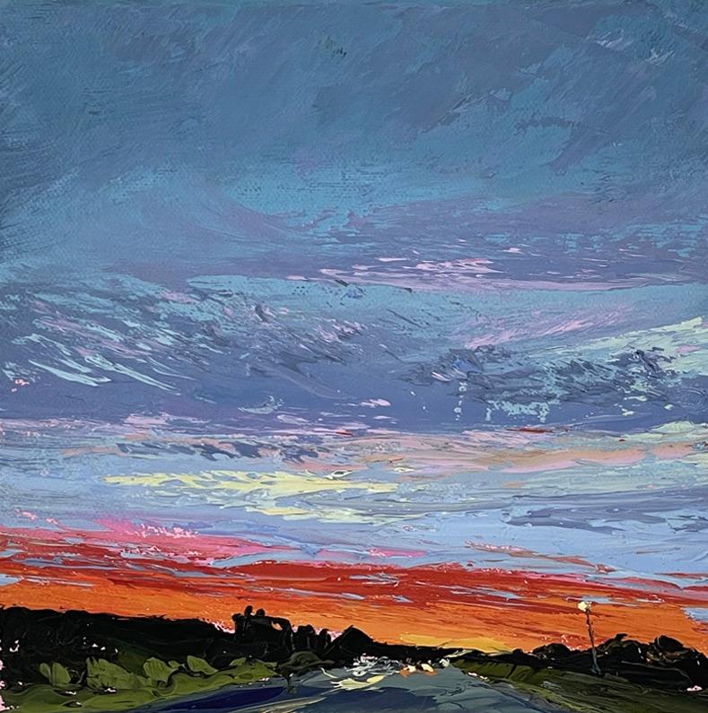 Annie Wildey Landscape Painting – „Twilight Driving“ Dunkelblaue und leuchtend orangefarbene Himmelslandschaft vor einer Straße. 