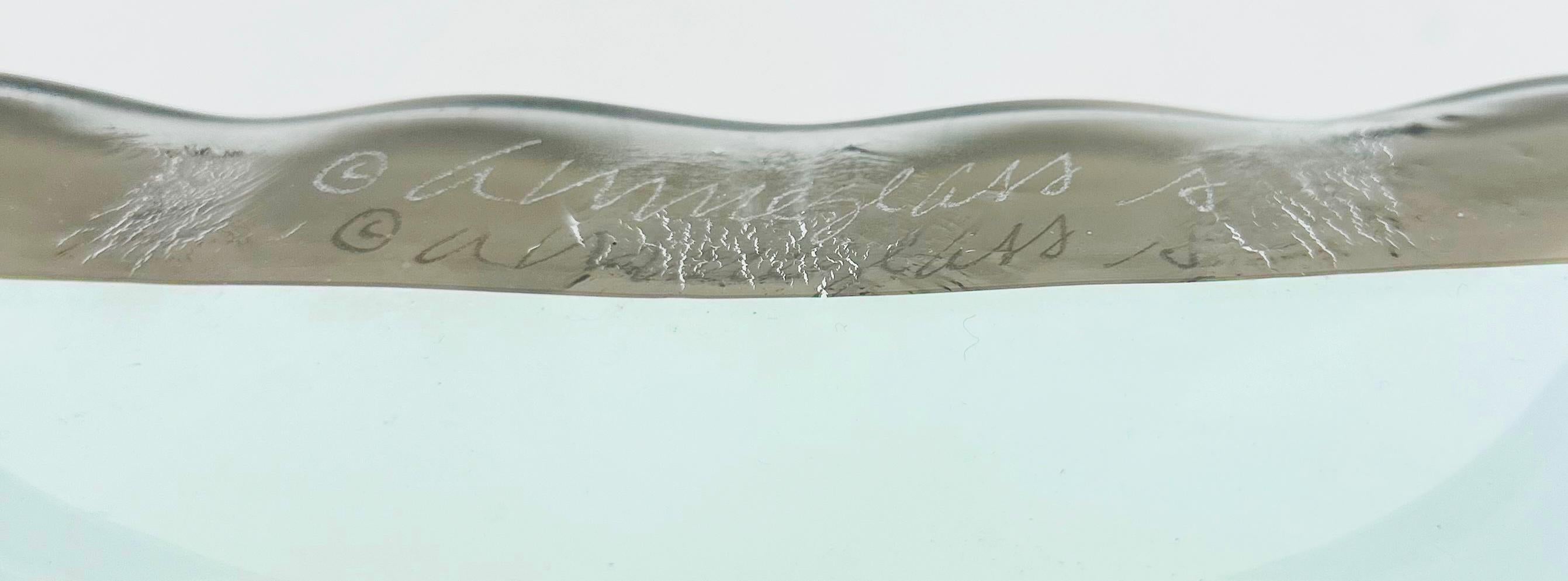 AnnieGlass Roman Platinum 3-teiliges Serviertablett für Hors d'oeuvres, gekräuselter Rand (Handgefertigt) im Angebot