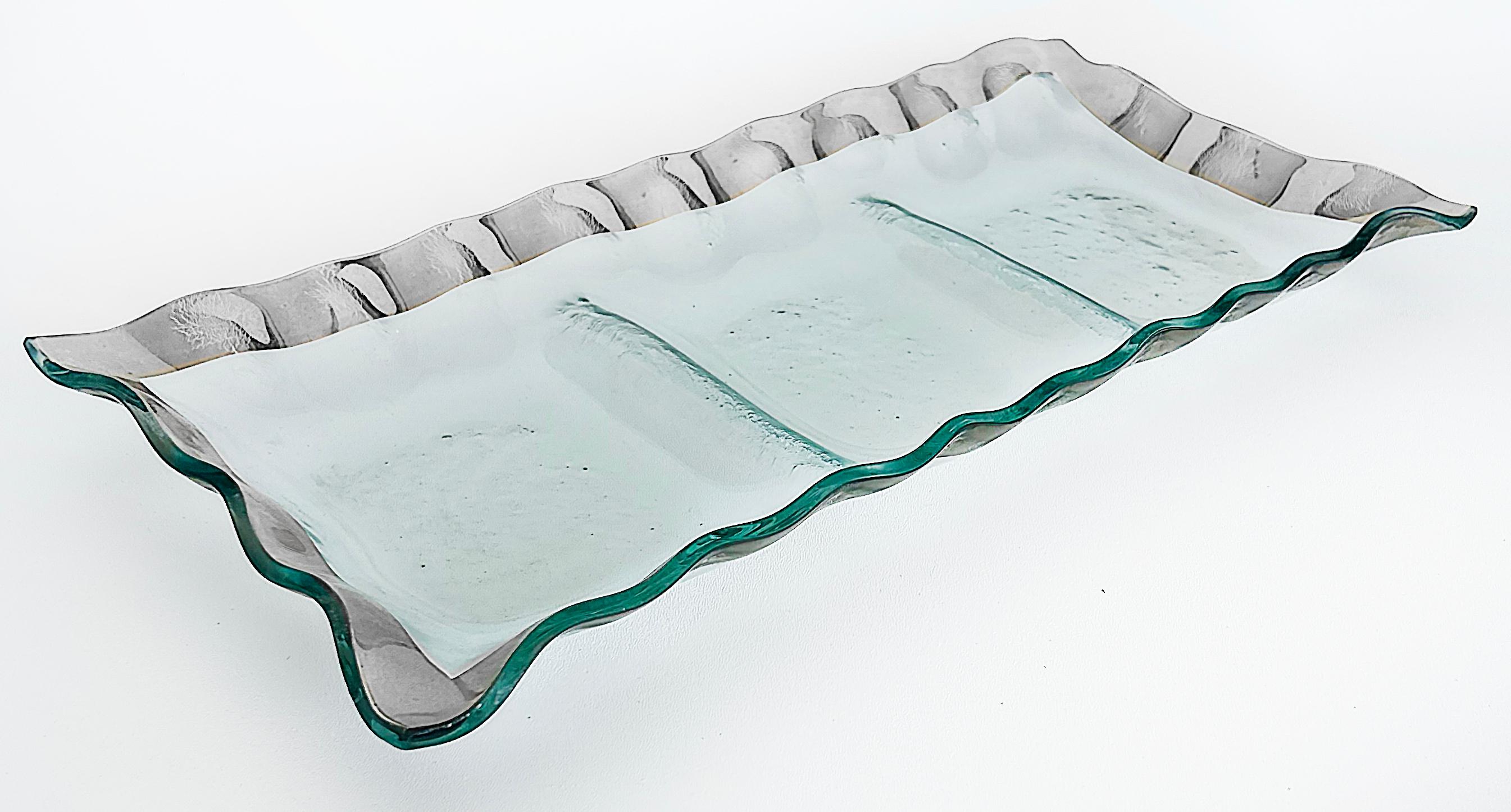AnnieGlass Roman Platinum 3-teiliges Serviertablett für Hors d'oeuvres, gekräuselter Rand im Zustand „Gut“ im Angebot in Miami, FL