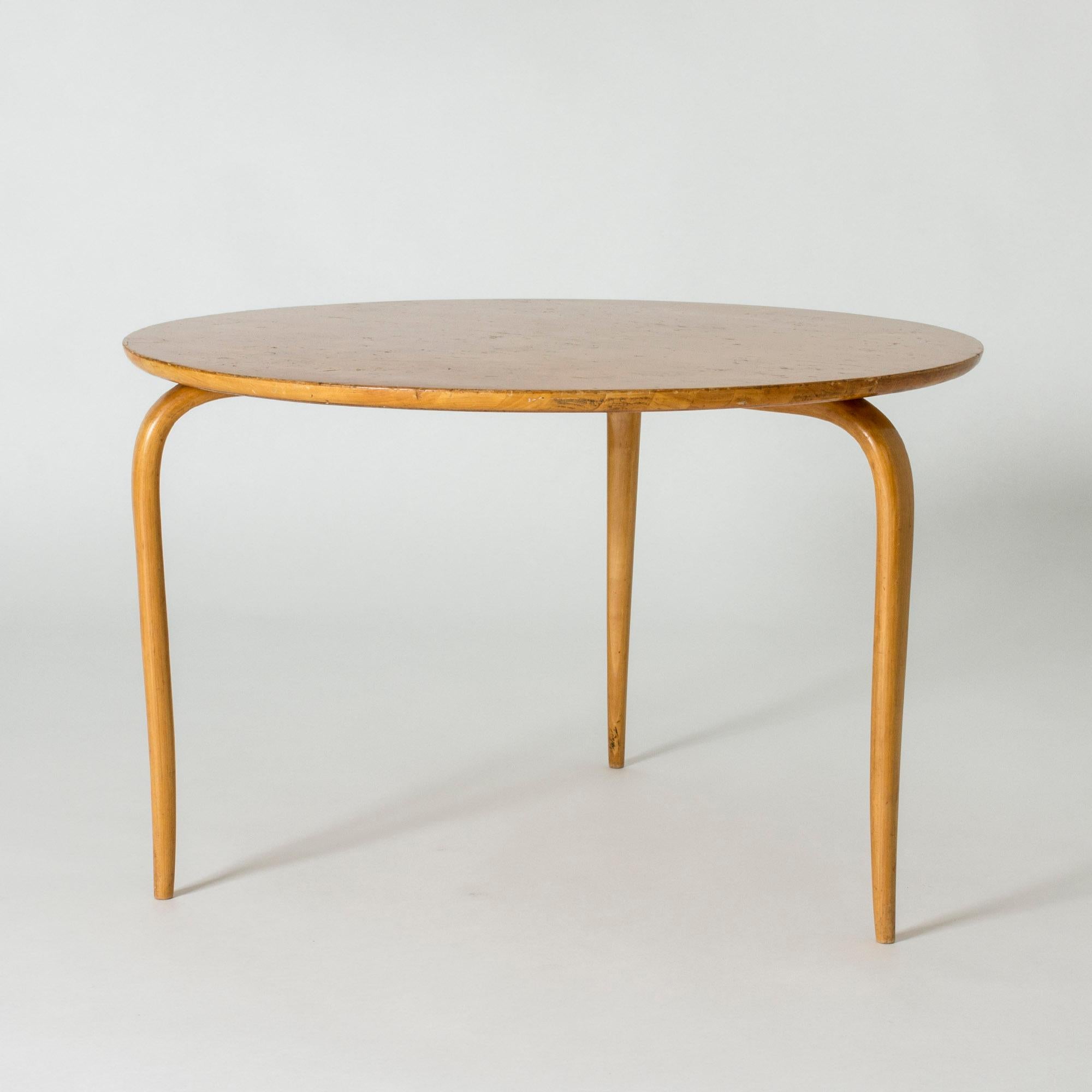 “Annika” coffee table by Bruno Mathsson, made from birch with a round root table top. Beautiful curved legs. This is an early edition made in the 1930s, gracefully aged.