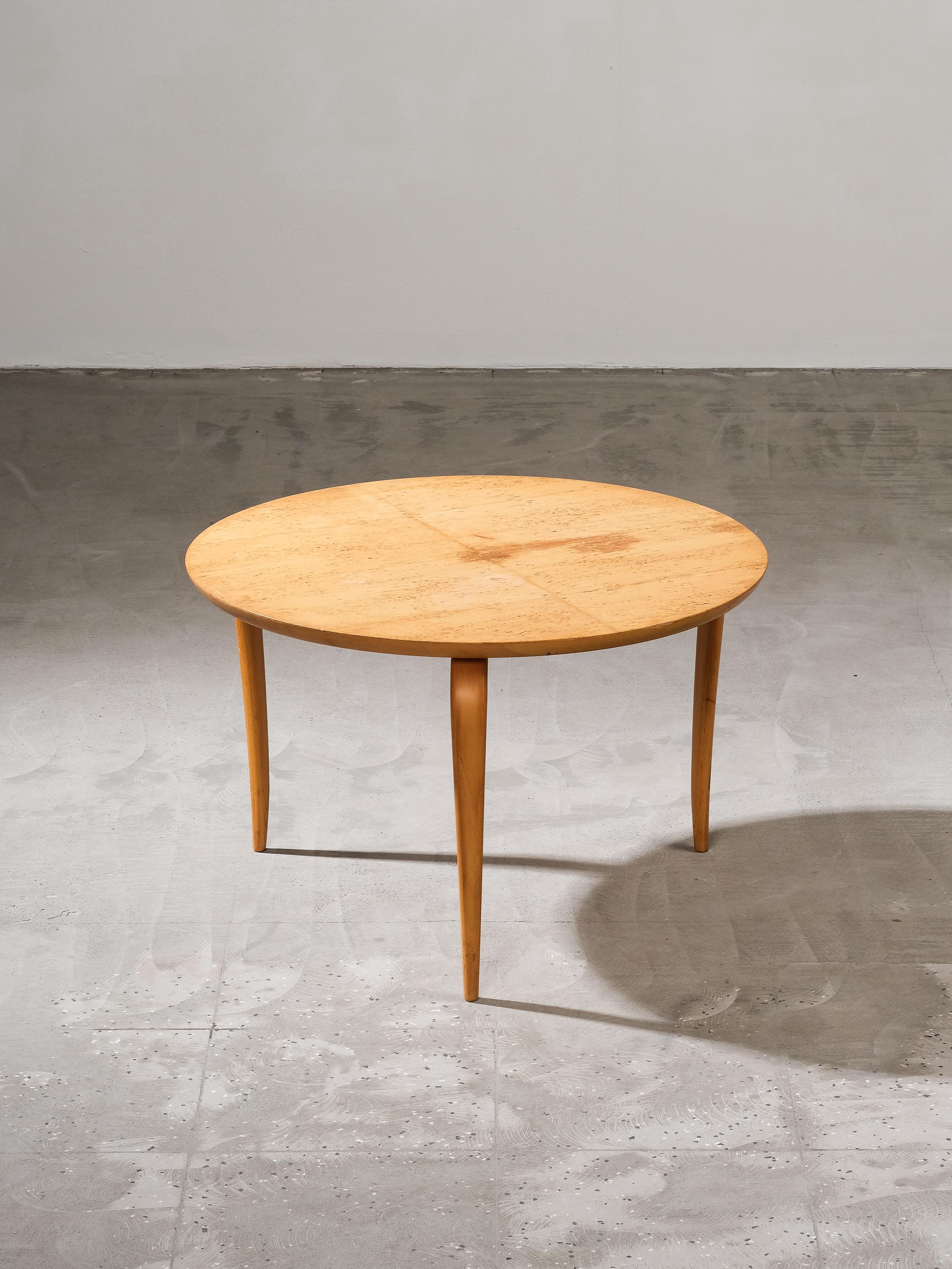 Table d'appoint modèle 
