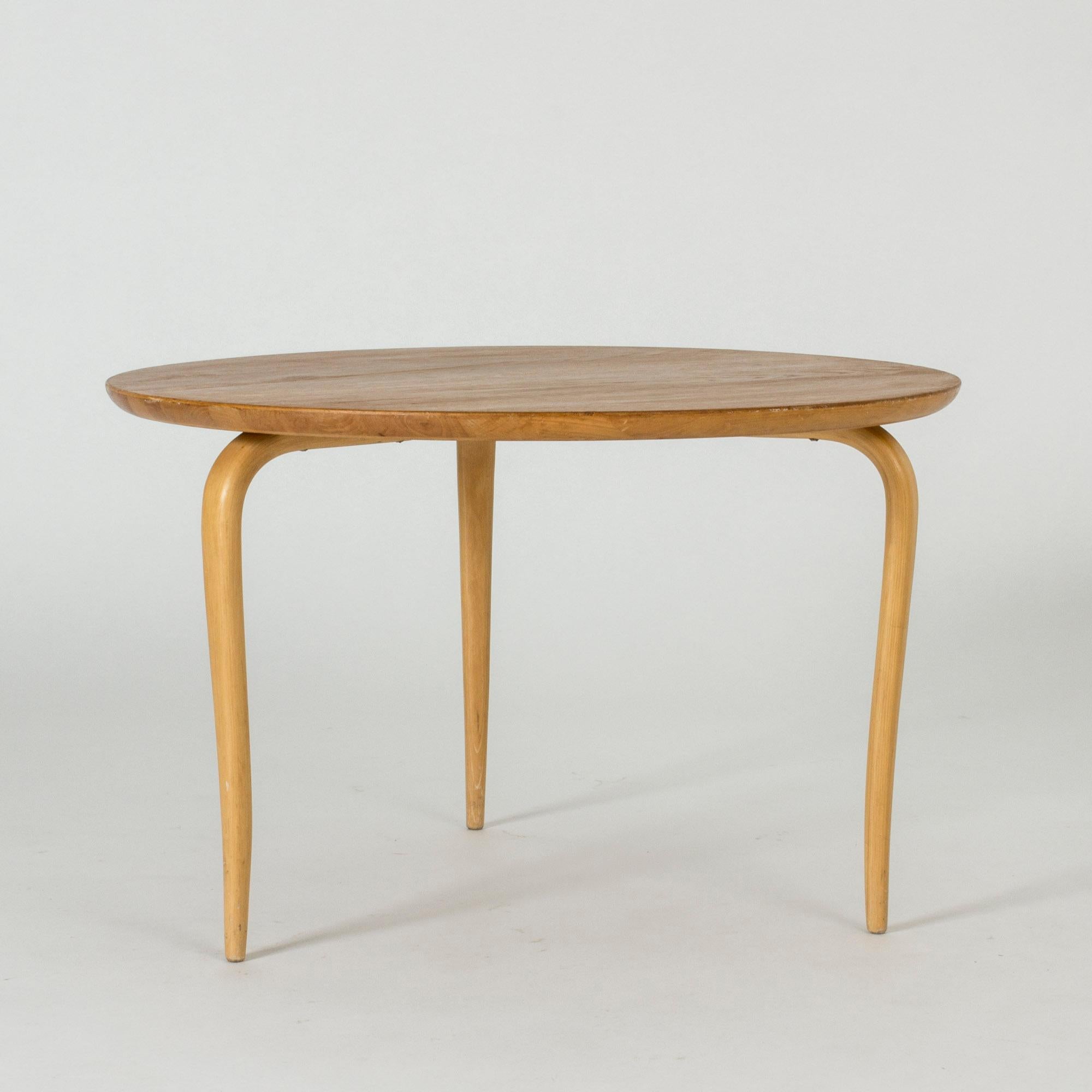 Beautiful “Annika” side or small coffee table by Bruno Mathsson. Round oak table top, slender legs made from beech.