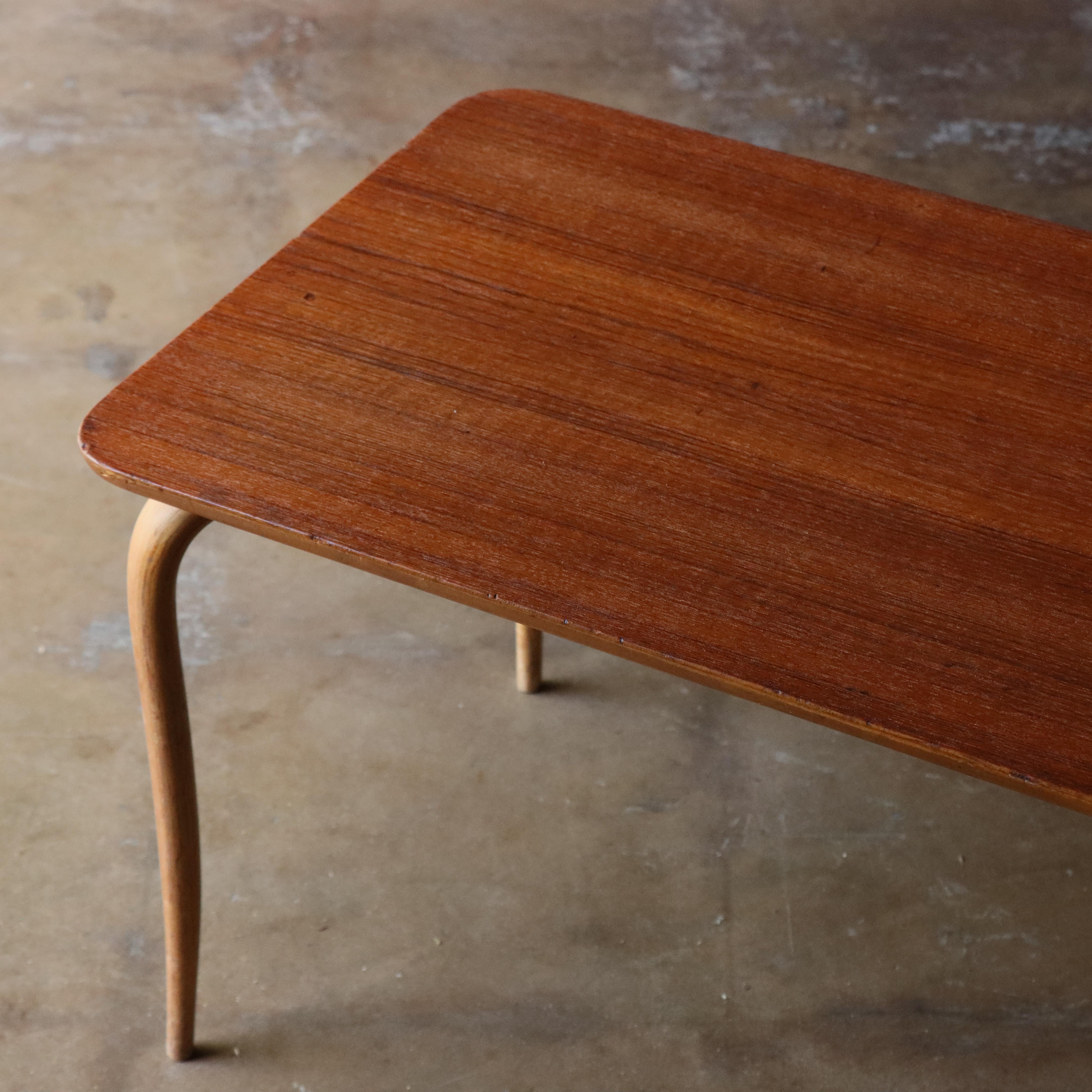 “Annika” Side Table by Bruno Mathsson, Teak, Beech, Sweden 1950 In Good Condition In Round Rock, TX