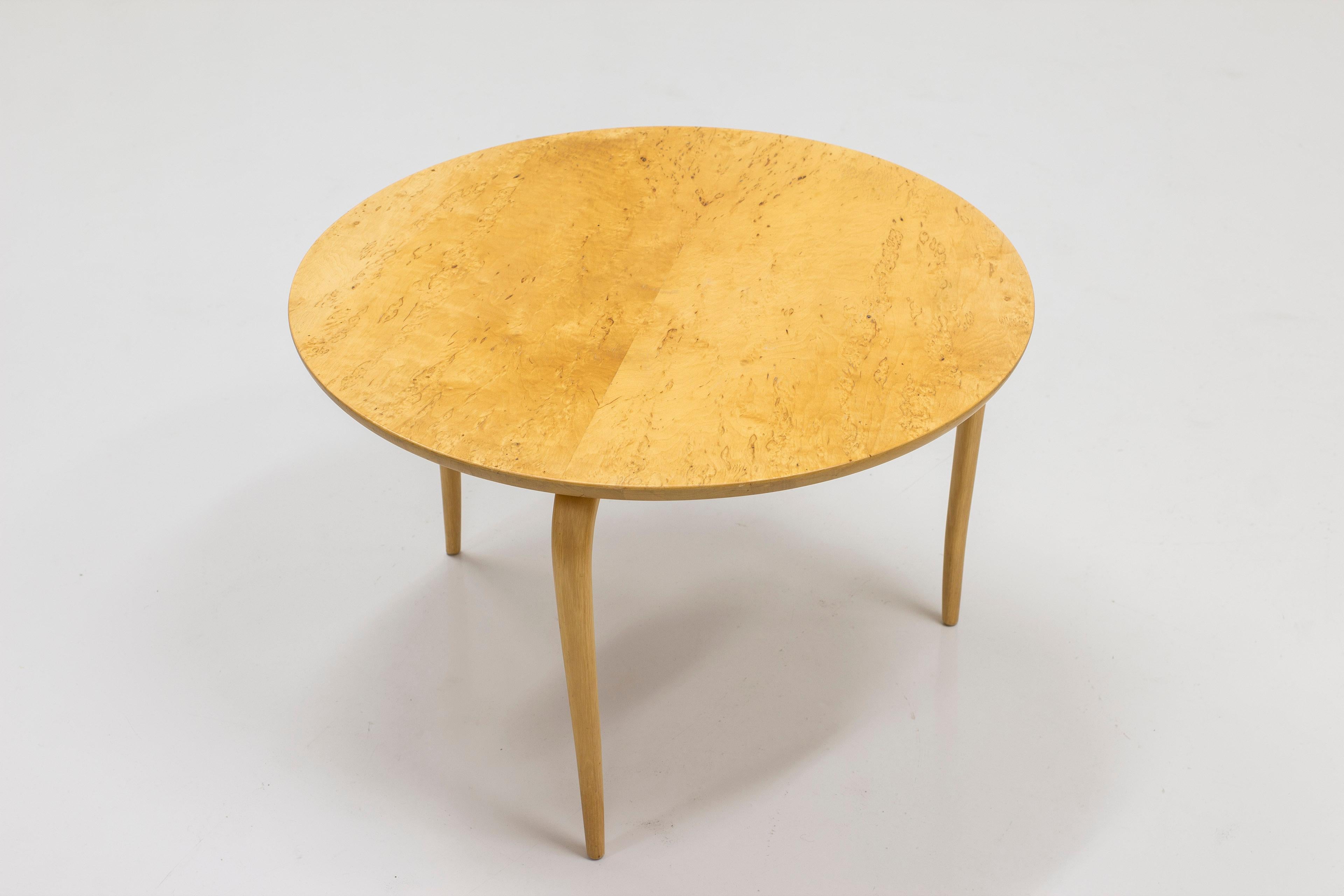 Scandinave moderne  Table d'appoint Annika en bouleau de ronce de Bruno Mathsson, Firma Karl Mathsson, 1973 en vente