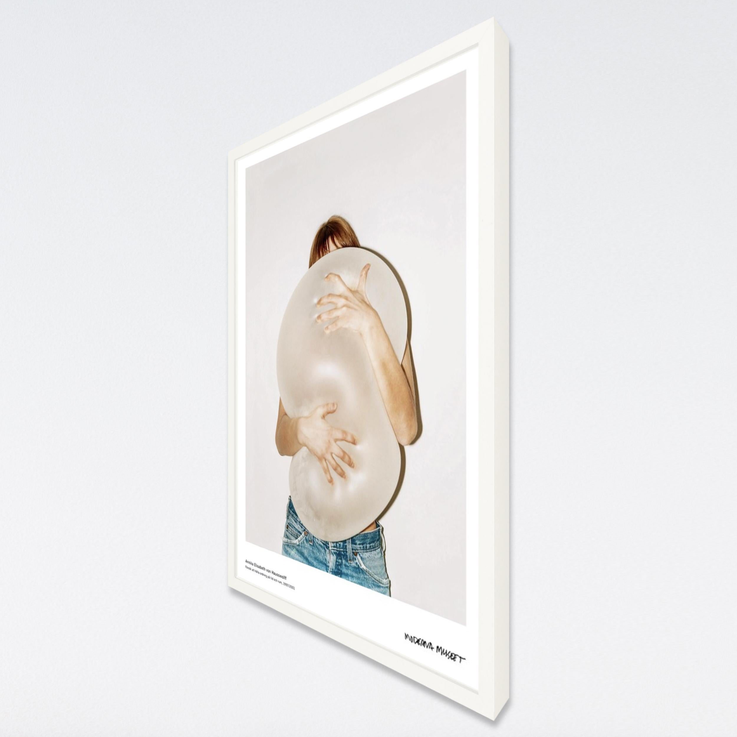Annika Elisabeth von Hausswolff, Intentar lidiar con el tiempo y el espacio, cartel - Still-Life Print Gris de Annika von Hausswolff