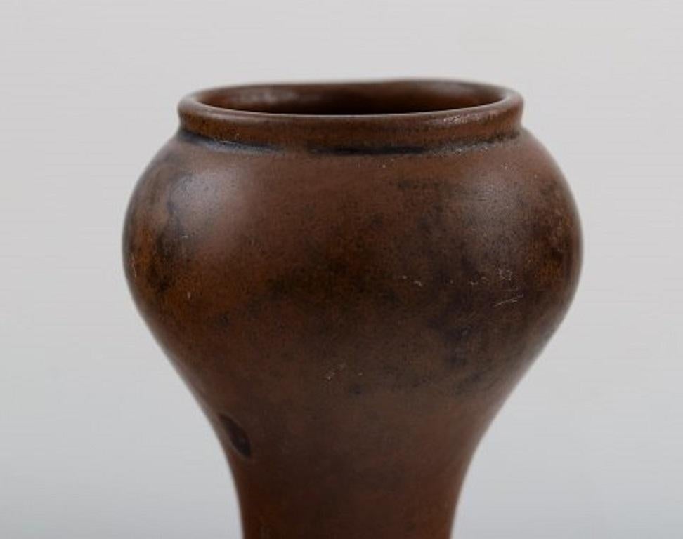 Annikki Hovisaari (1918-2004) for Arabia. Miniature vase in glazed ceramics. Beautiful glaze in brown shades, 1960s.
Measures: 5.7 x 4.8 cm.
In very good condition.
Stamped.