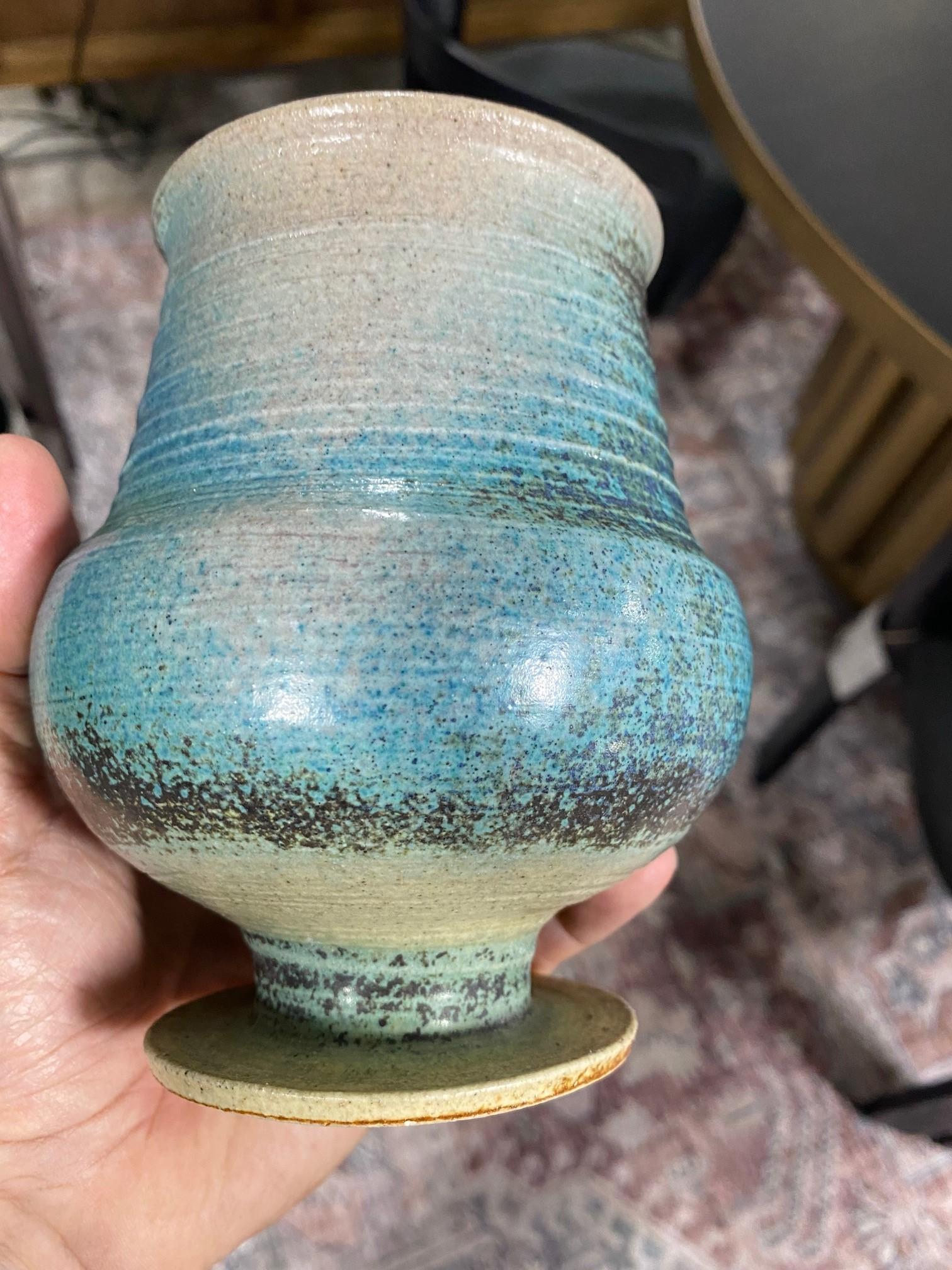 Annikki Hovisaari Signed Arabia Finland Scandinavian Modern Studio Pottery Vase For Sale 2