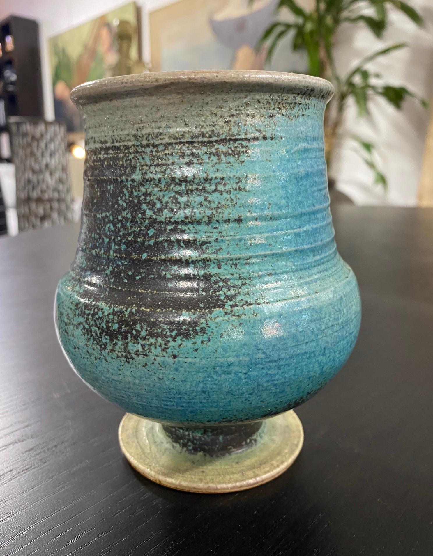 Annikki Hovisaari, signierte Arabia, Finnland, skandinavische moderne Studio-Keramik-Vase (Skandinavische Moderne) im Angebot
