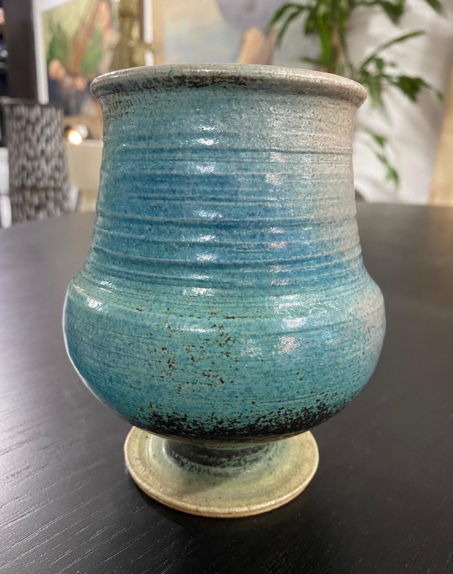 Finlandais Vase en poterie d'atelier scandinave moderne d'Arizona signé Annikki Hovisaari, Finlande en vente